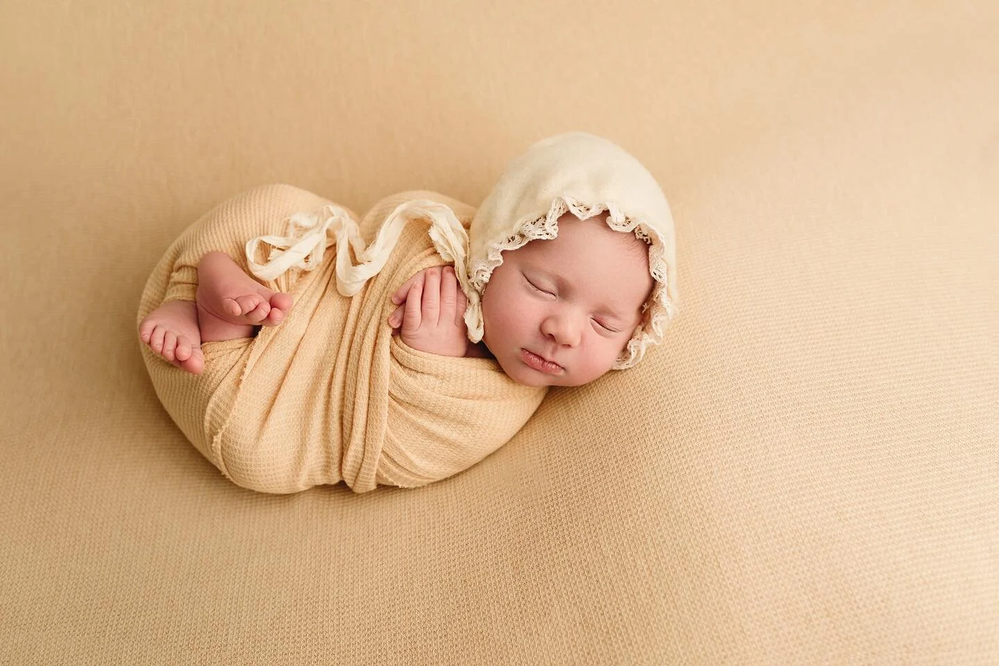 🍯 💛
✨NOW BOOKING LIMITED SPOTS FOR 2023✨
* January - 1 spot
* February - 2 spots
⬇️⬇️⬇️⬇️⬇️⬇️⬇️⬇️⬇️
www.haleybphoto.com
.
.
.
#charlestonwvnewbornphotographer #parkersburgwvnewbornphotographer #huntingtonwvnewbornphotographer #ripleywvnewbornp