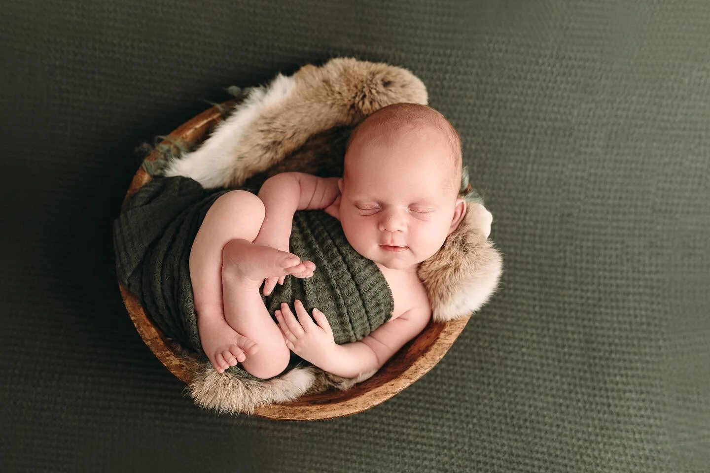 Another sweet nephew of mine 💚
✨NOW BOOKING LIMITED SPOTS FOR 2023✨
* January - 1 spot
* February - 2 spots
⬇️⬇️⬇️⬇️⬇️⬇️⬇️⬇️⬇️
www.haleybphoto.com
.
.
.
#charlestonwvnewbornphotographer #parkersburgwvnewbornphotographer #huntingtonwvnewbornphot