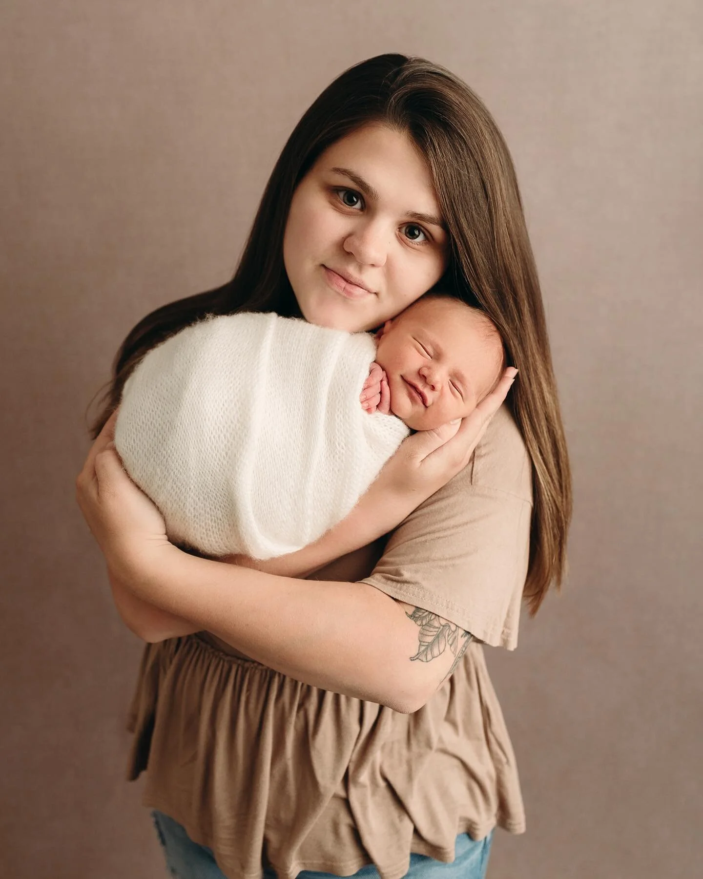 I still can’t believe he smiled for portraits with his mama 😍
✨NOW BOOKING LIMITED SPOTS FOR 2023✨
* January - 1 spot
* February - 2 spots
⬇️⬇️⬇️⬇️⬇️⬇️⬇️⬇️⬇️
www.haleybphoto.com
.
.
.
#charlestonwvnewbornphotographer #parkersburgwvnewborn