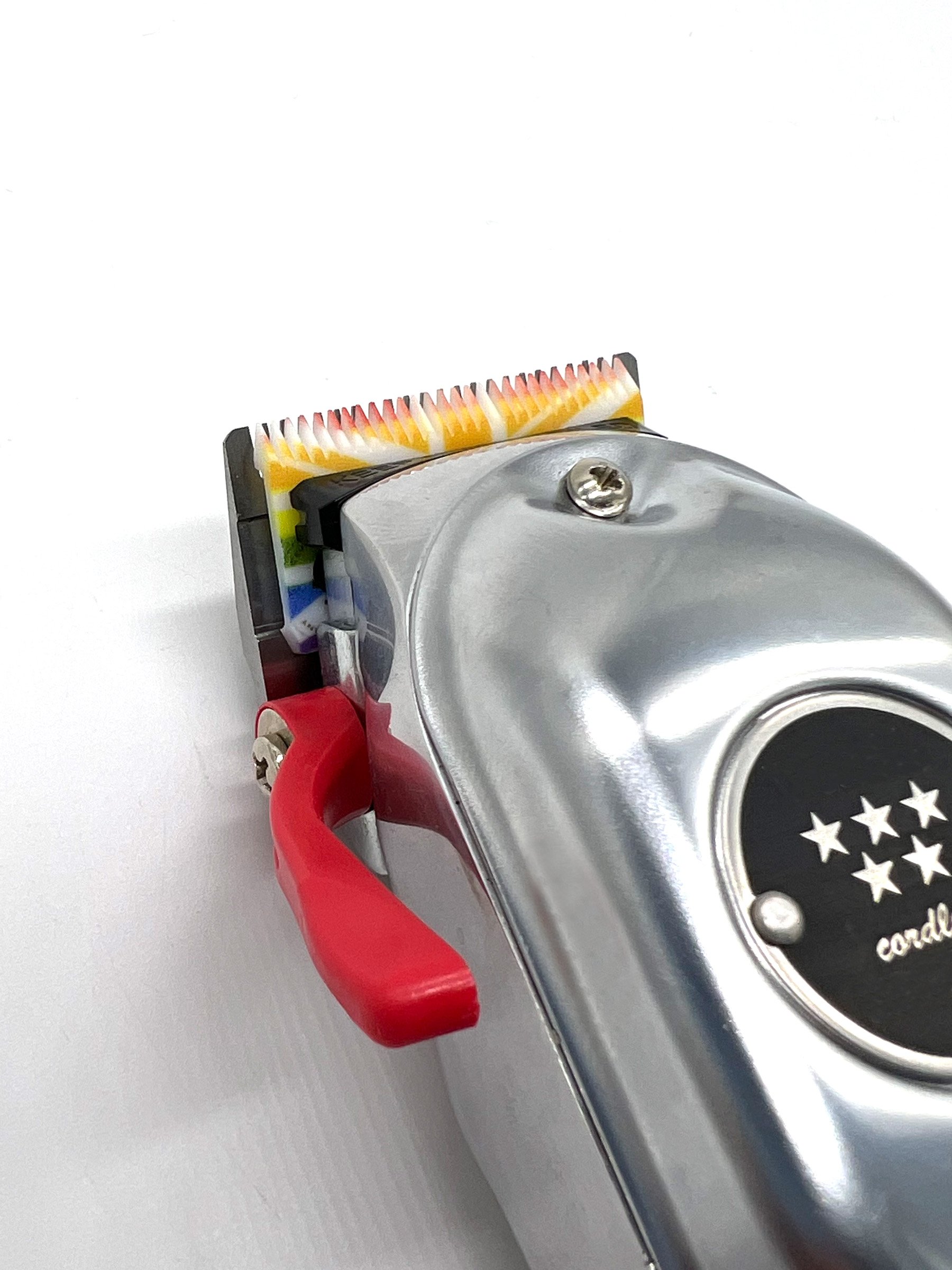 Ceramic_clipper_blade_wahl_union_jack_rainbow_clipper_tight.jpg
