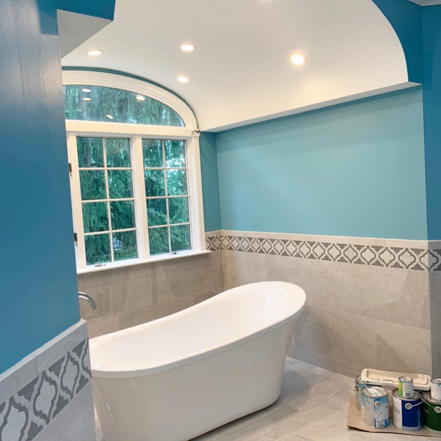 My clients (turned family) doing all kinds of renovations out in the burbs! 🙌🏾🙌🏾 New bathroom ✅ .. New kitchen coming soon! Stay tuned! They don&rsquo;t know I&rsquo;m about to sneak in the back gate and take a dip in the pool this weekend 😝🤫 ?