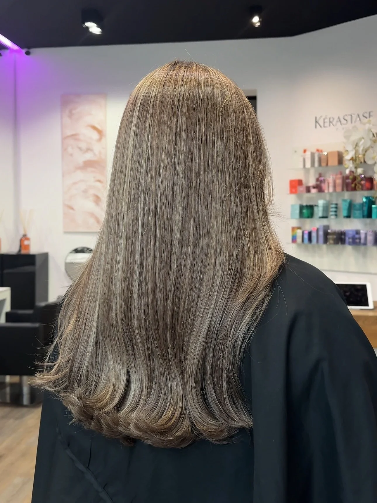 The power of Color Corrections 🪄

&bull;

#colorcorrectionspecialist #colorcorrection #hairstyles #hairstylist #friseurm&uuml;nchen #friseur #blondespecialist