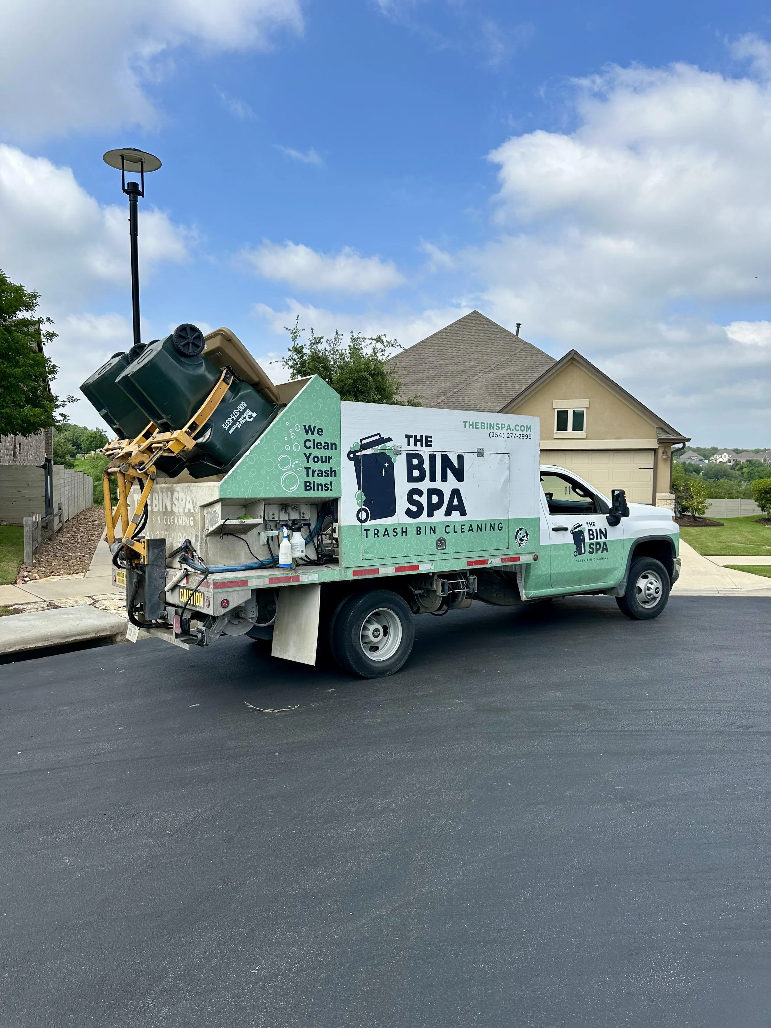 Trash Bin Cleaning in Georgetown, Texas: How to Make (and Keep) Your Garbage Cans Clean and Odor-Free