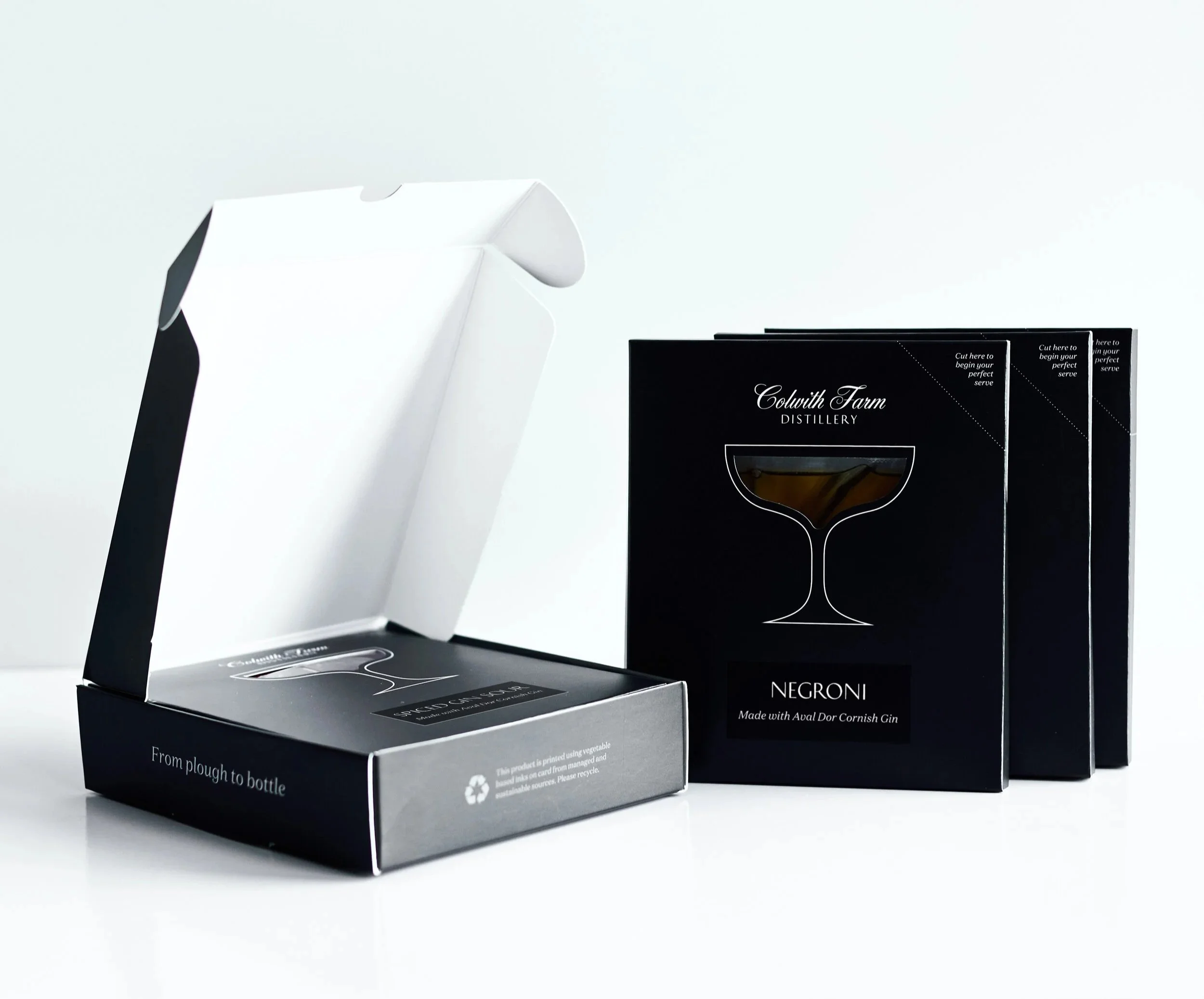 Cocktail+pouches+with+outer+box.jpg