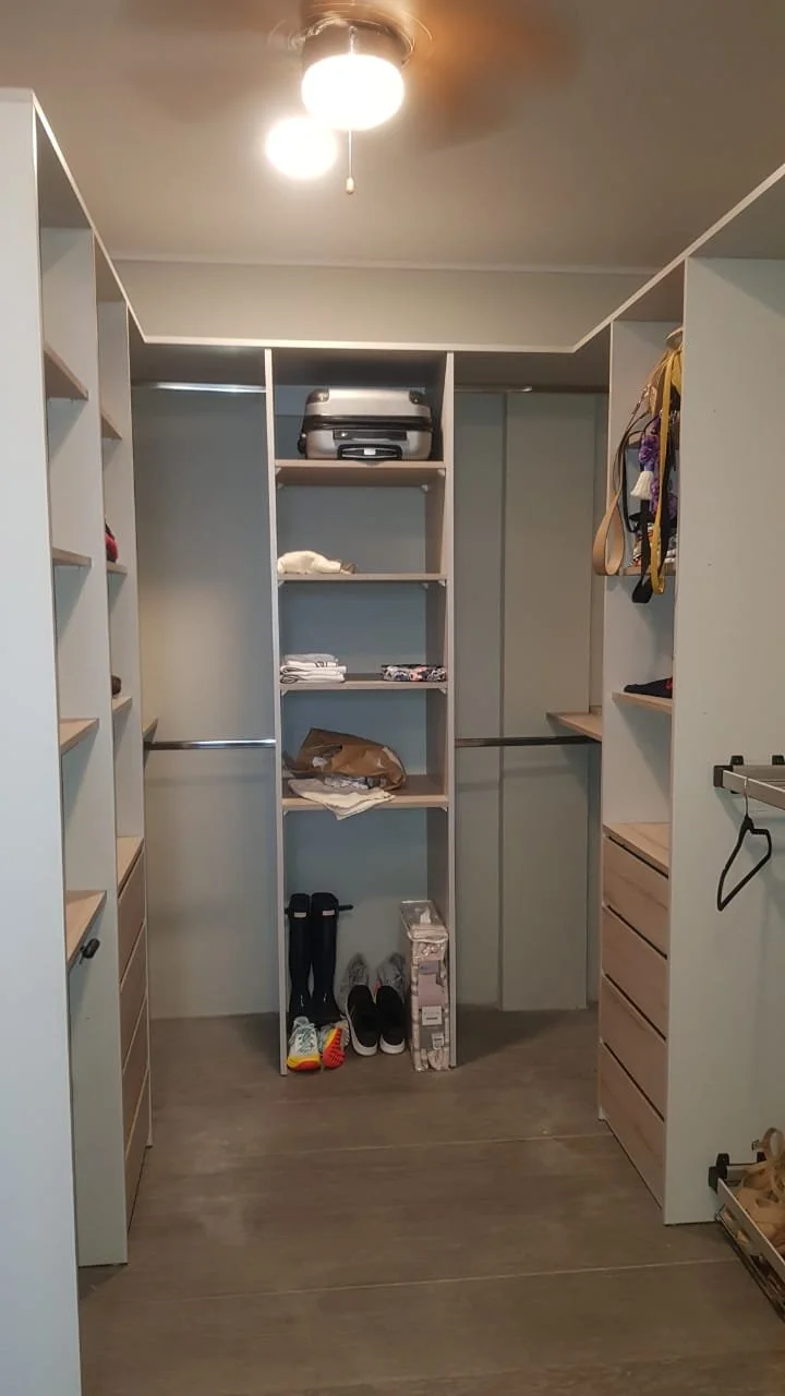 Excelente servicio, calidad, tiempo de entrega, materiales. Es muy difícil encontrar profesionales de este nivel para temas del hogar, renovaciones, y crear ideas en conjunto! 100% recomendados!