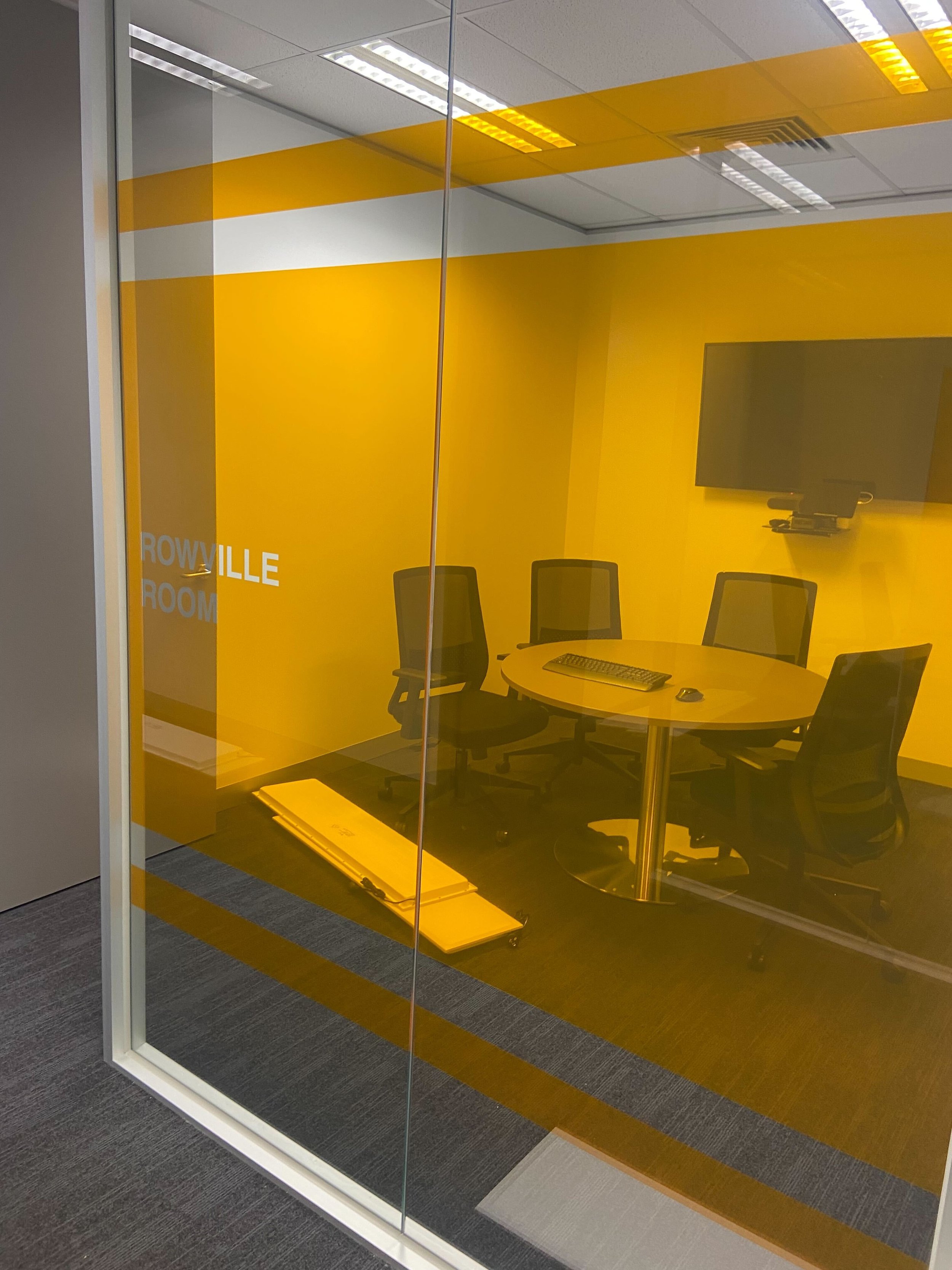 Precision Cut Privacy Band