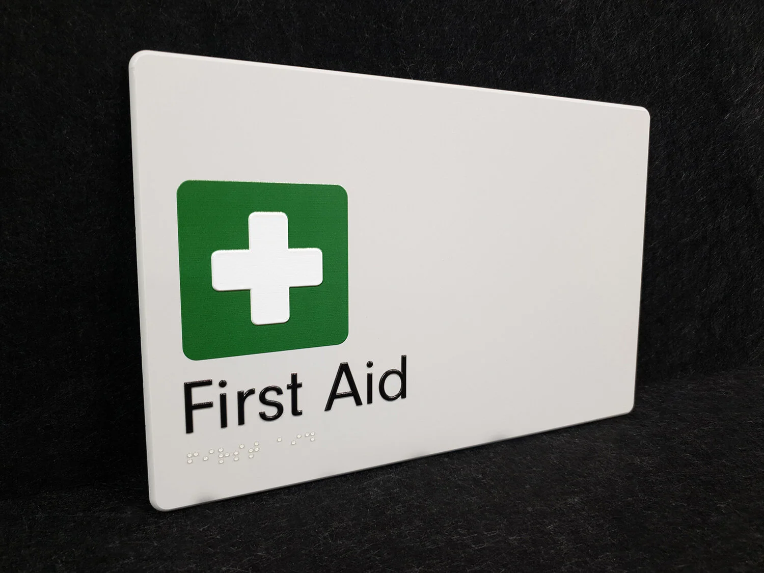 40-braille-first-aid-angled-sign-tint-design.jpg