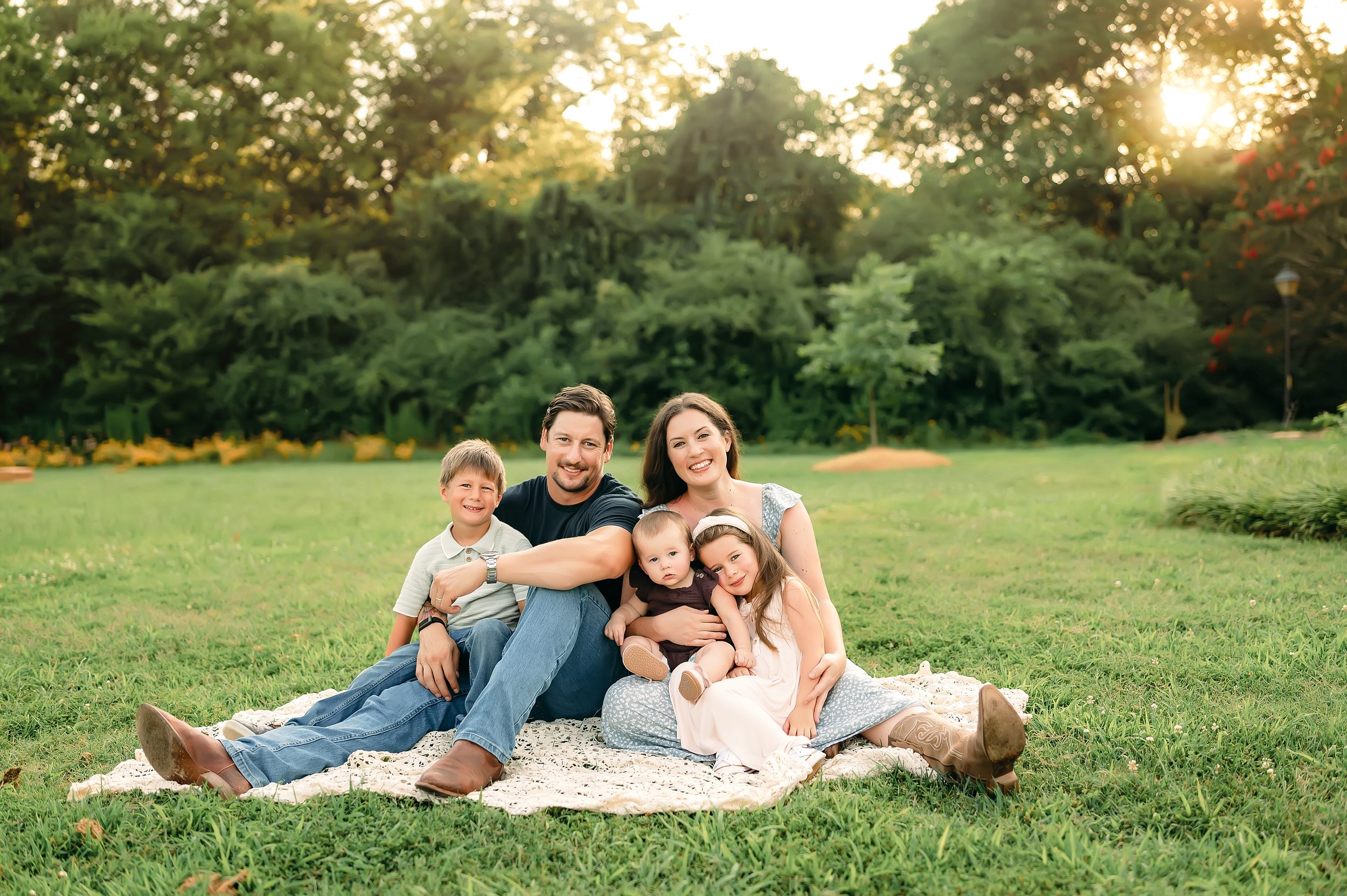 natural light, golden hour family photos with toddlers and baby