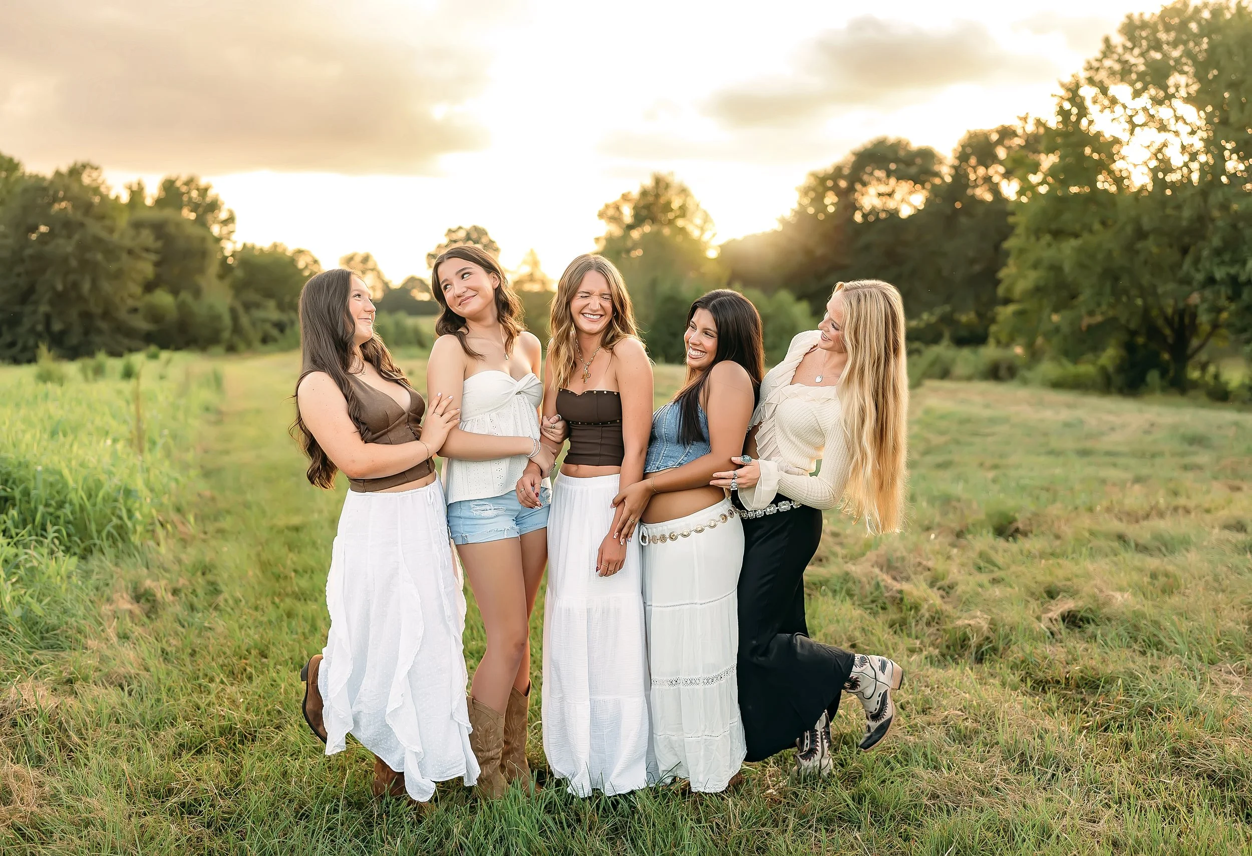 group of high school senior friends, western photoshoot, best friends