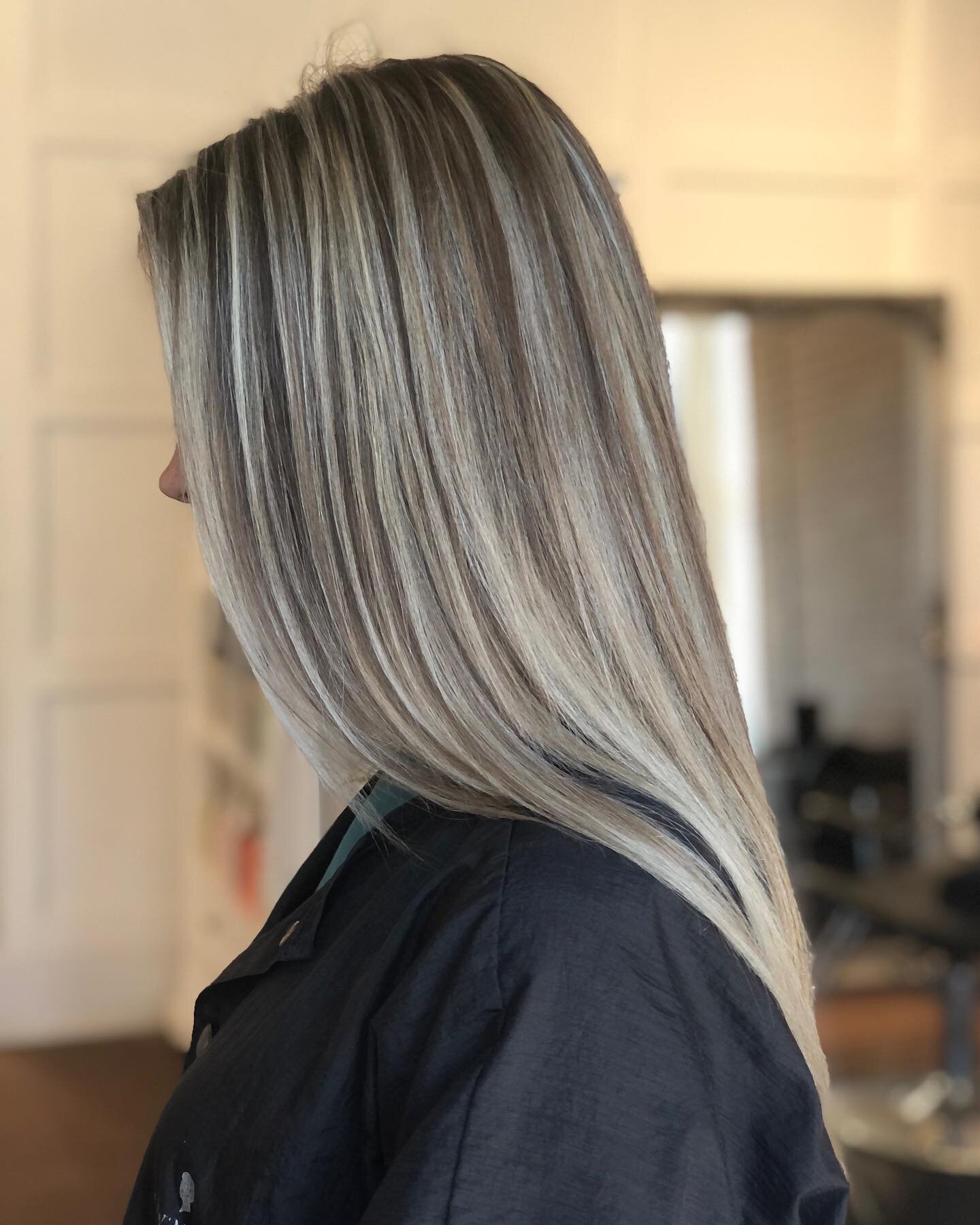 Multi tonal blonde
 
Stylist : RENEE 

Plan your appointment in advance to get into her chair..!!!! 

#yeg #yeglocal #blondespecialist #blondehighlights #yegcolorist #blondebalayage #blondehair #blondebrunettehairstudio