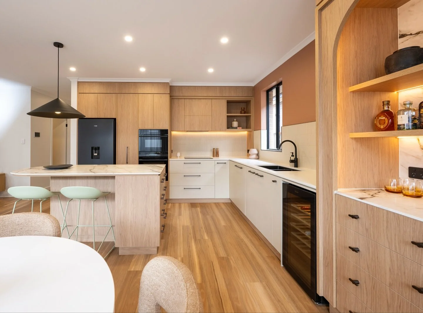 SteedForm is proud to showcase our latest work in the @livingchoiceaustralia Woodcroft display home!

Our team fabricated the kitchen benchtops using
@neolithofficial.anz Calacatta Luxe and Just White, bringing together durability, elegance, and a se