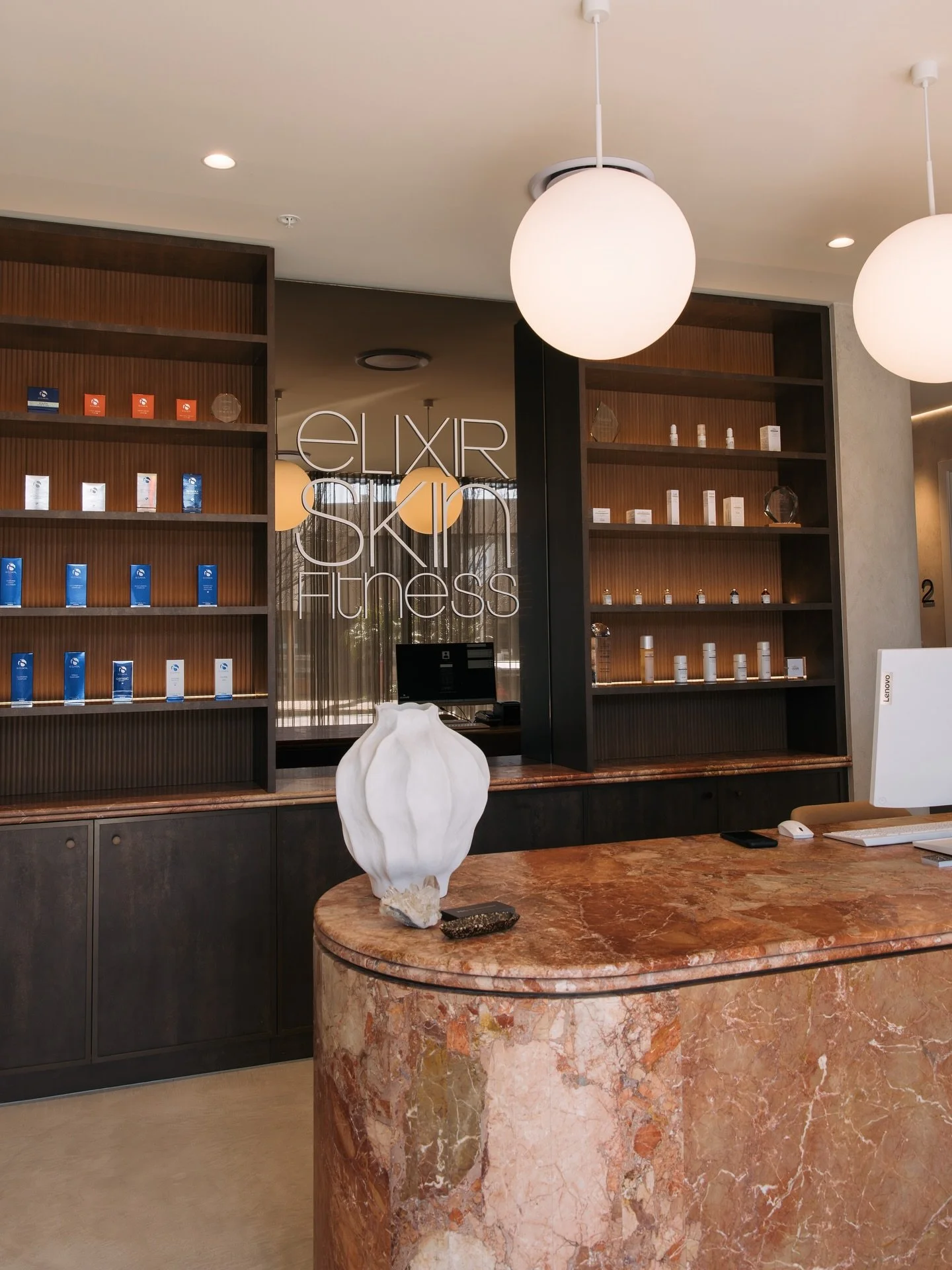 Crafted for @elixirskinfitness , this reception and bathroom design celebrates the beauty of stone. 

Breccia Pernice honed marble from @signorinotilegallery flows through the reception, detailed with a radius-faceted slab end and a double-bullnose e