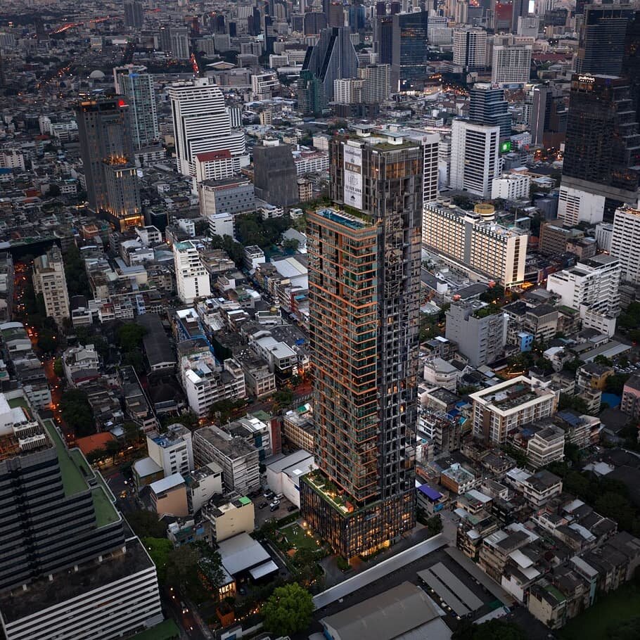 Vibrant Bangkok.
.
.
The Lofts Silom , Bangkok, Thailand
Developer: Raimon Land
.
.
.
.
.
#highrise #skyscraper #tropicalliving #condo #architecturedesign #naturalventilation  #sunset #bangkok #chaoprayariver