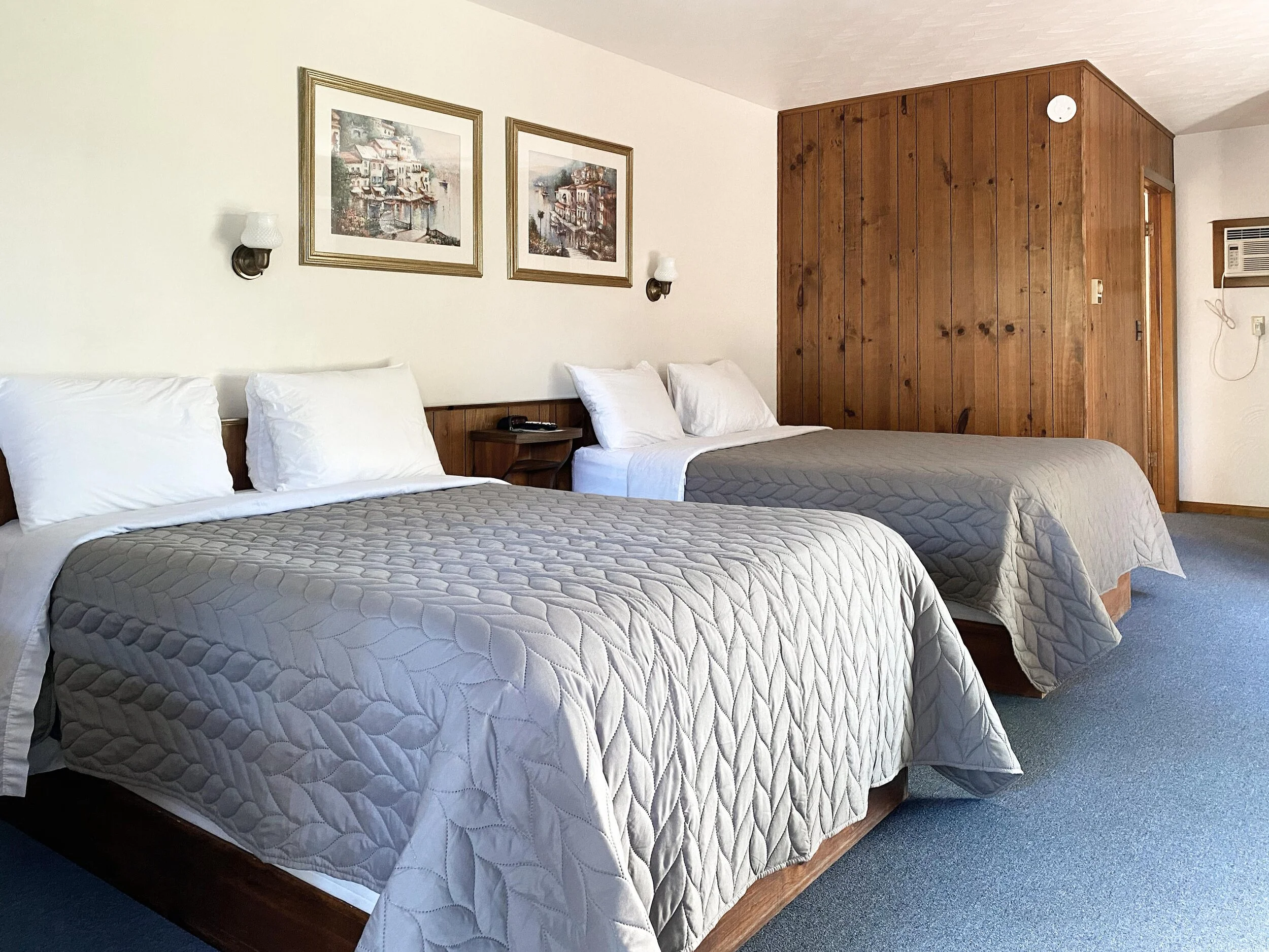 Standard Triple — The River Hills Motel