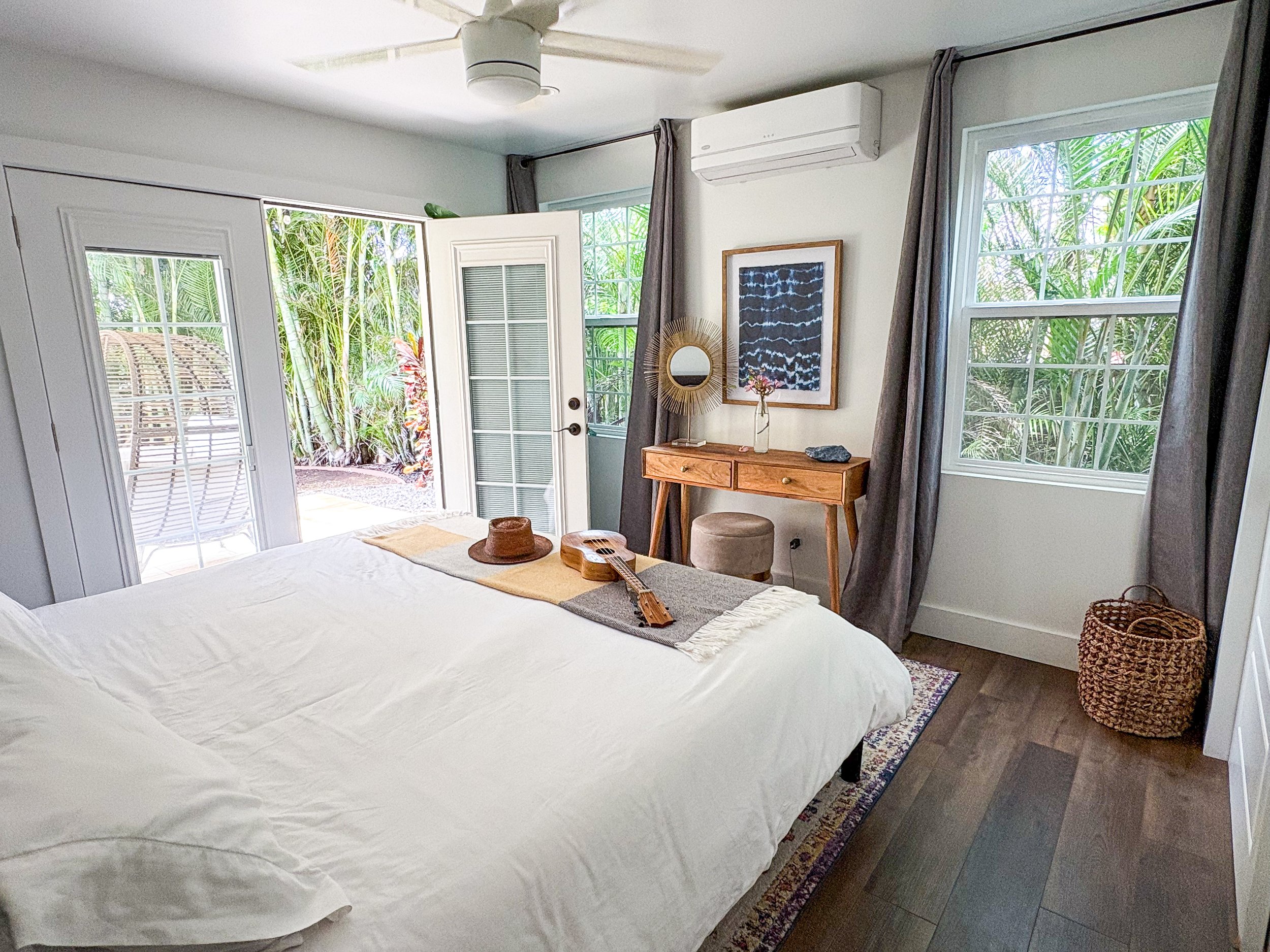 Bedroom with private lanai entry