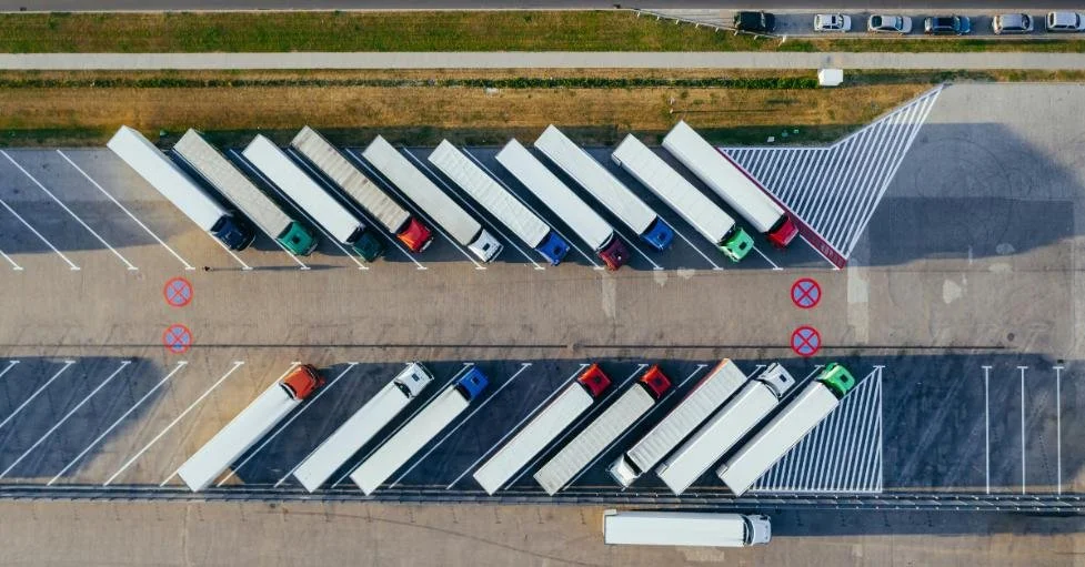 Parked trucks. Photo by Marcin Jozwiak on Unsplash