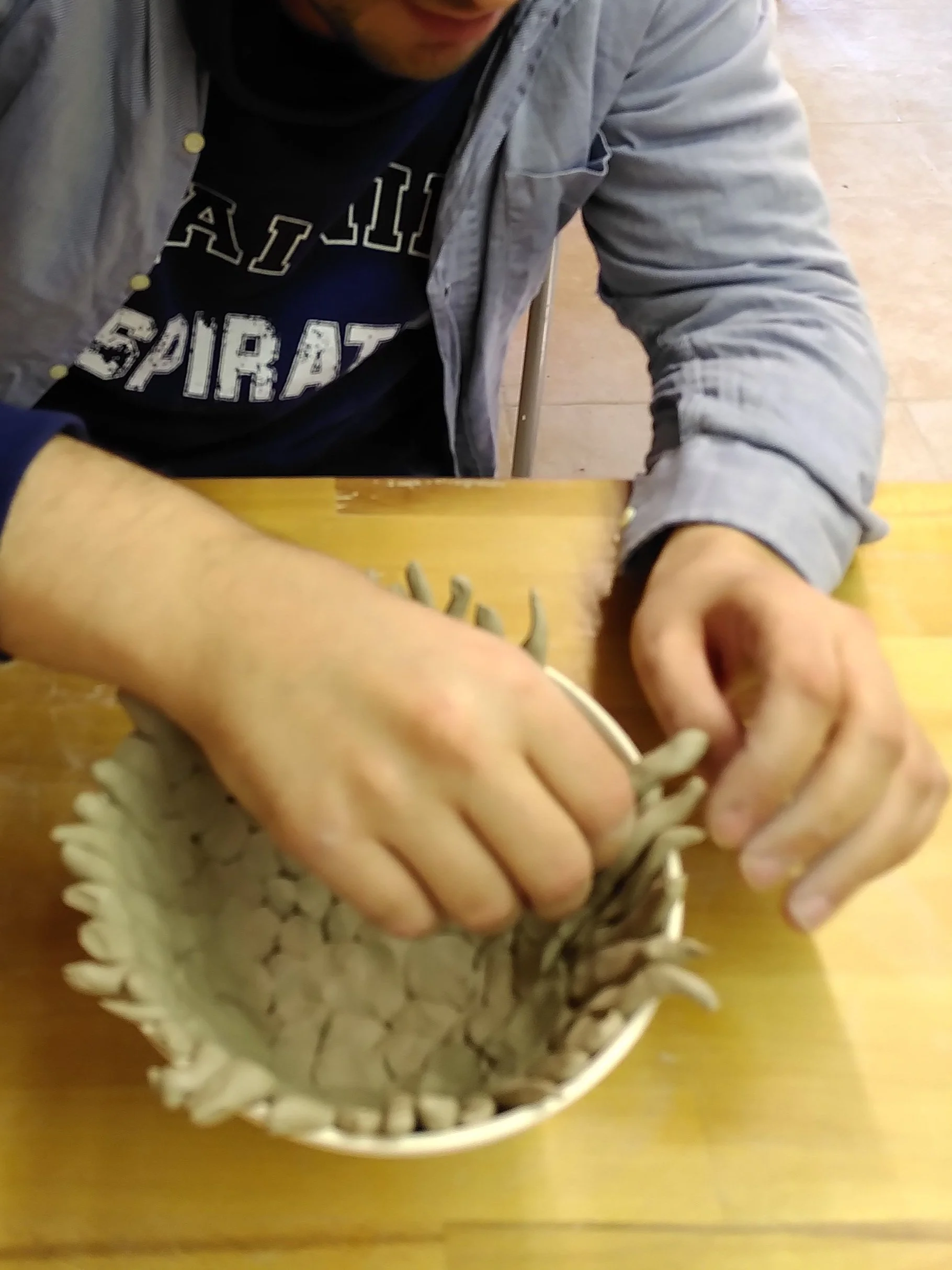 elaboration d'une bol avec des formes alongées