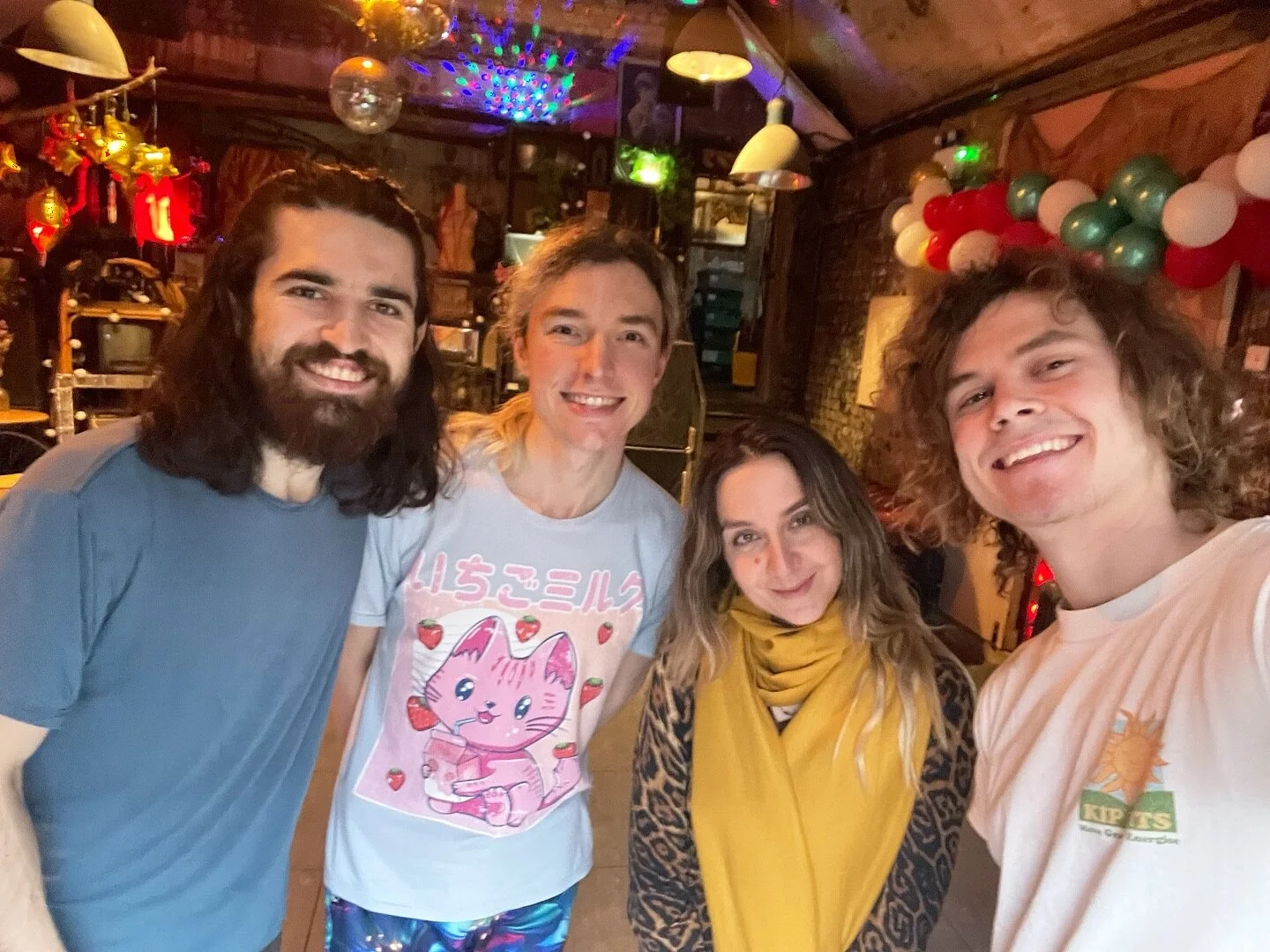 Thanks for coming team! Lovely, gentle session this morning to start off 2024 and warm back into some movement, physical sensitivity and connection. 

Thanks to the ever improving @loveshack_ldn as always for having us 

#dance #fitness #creative #lo