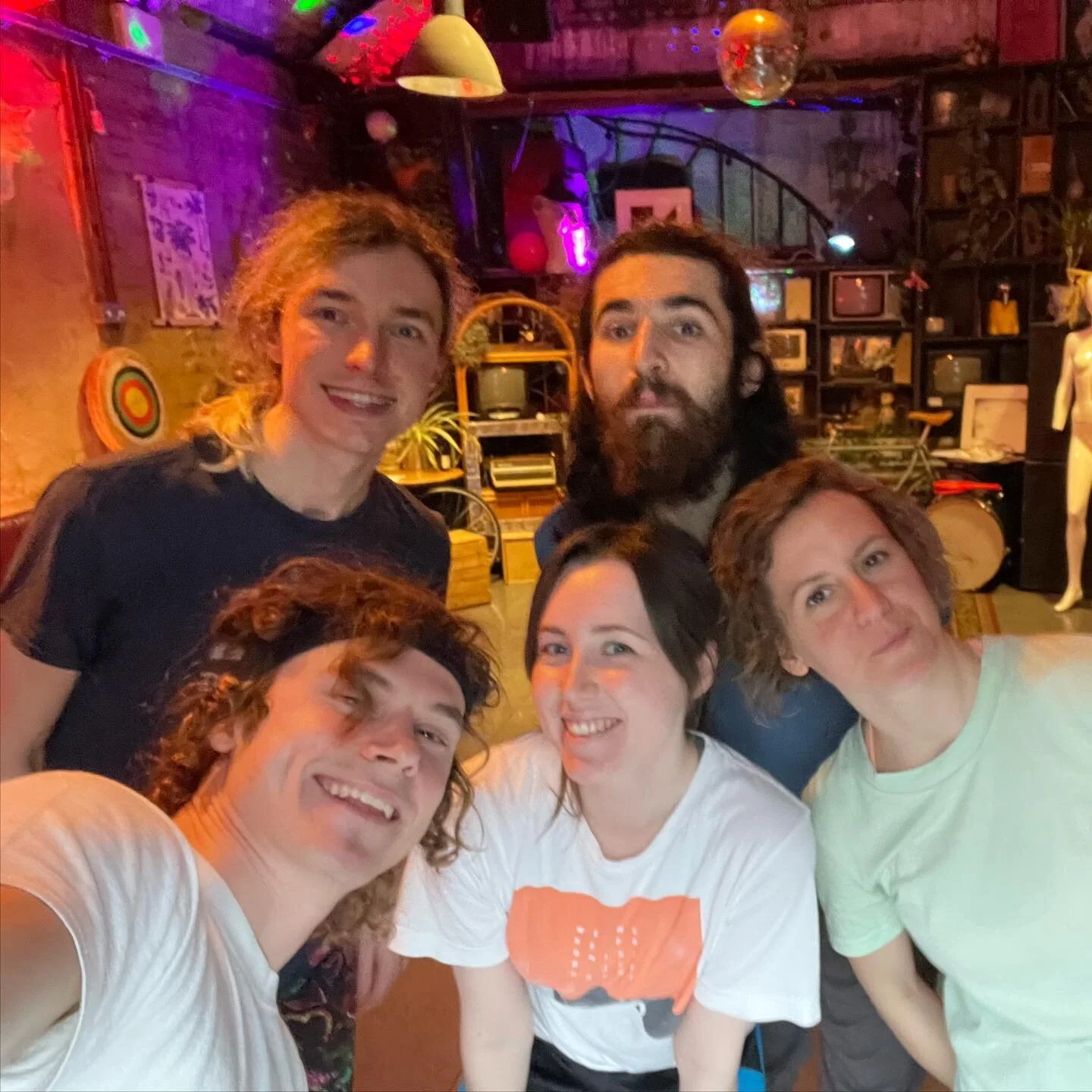 Thanks for joining our session this weekend team! 

Moulding Statues, lunging and freestyle dancing. 

Legs are sore, heart is full 💪💚

#dance #cdf #creativedancefitness #fitness #loveshack #kipfita