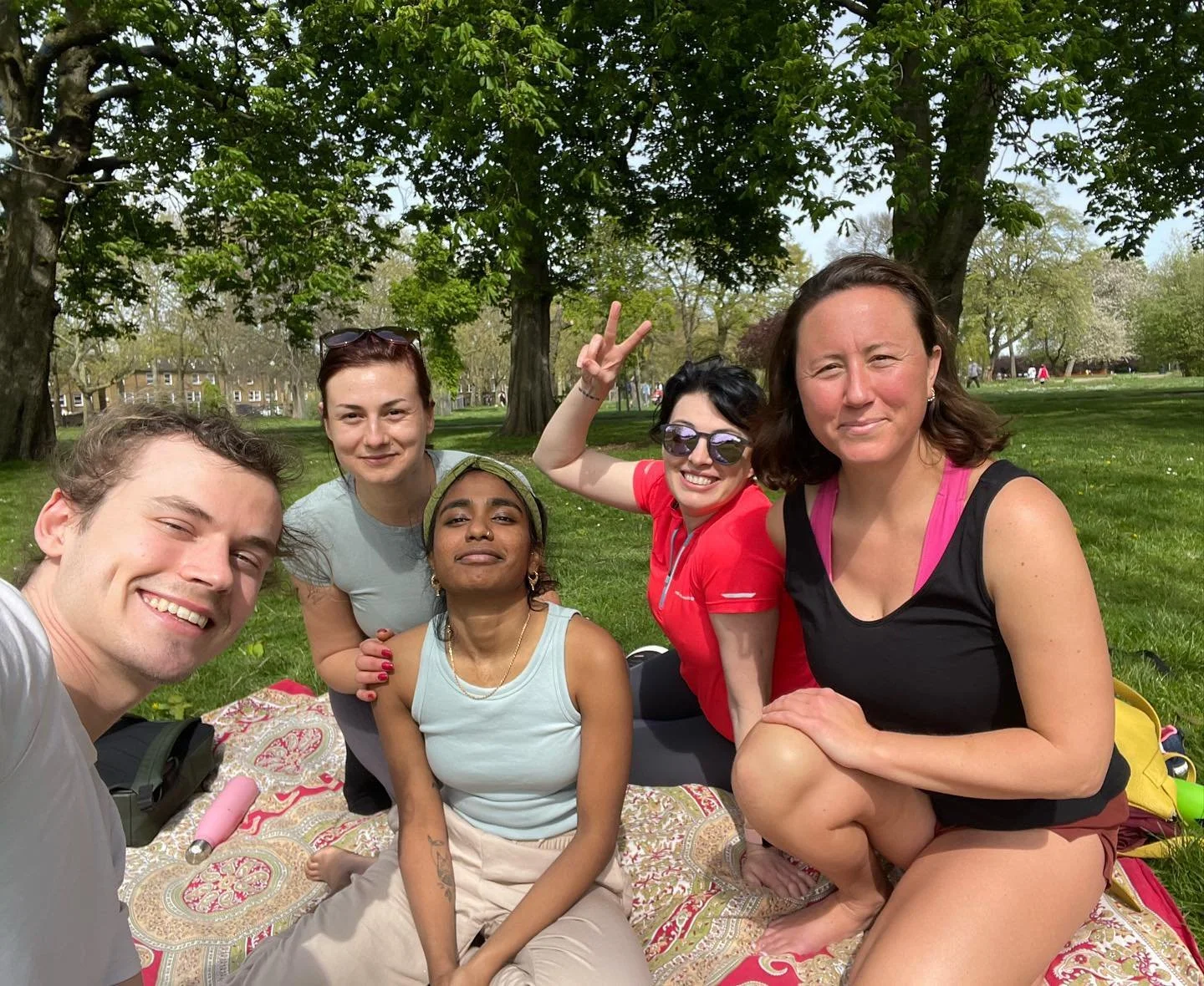 First session of 2024 back in the park! 🌞🌳 

Very exciting to be grooving under the sun with feet (and sometimes hands) on the grass again. 

Big thanks to all for joining this CDF session and bringing some grounded and calm energy as well as embra