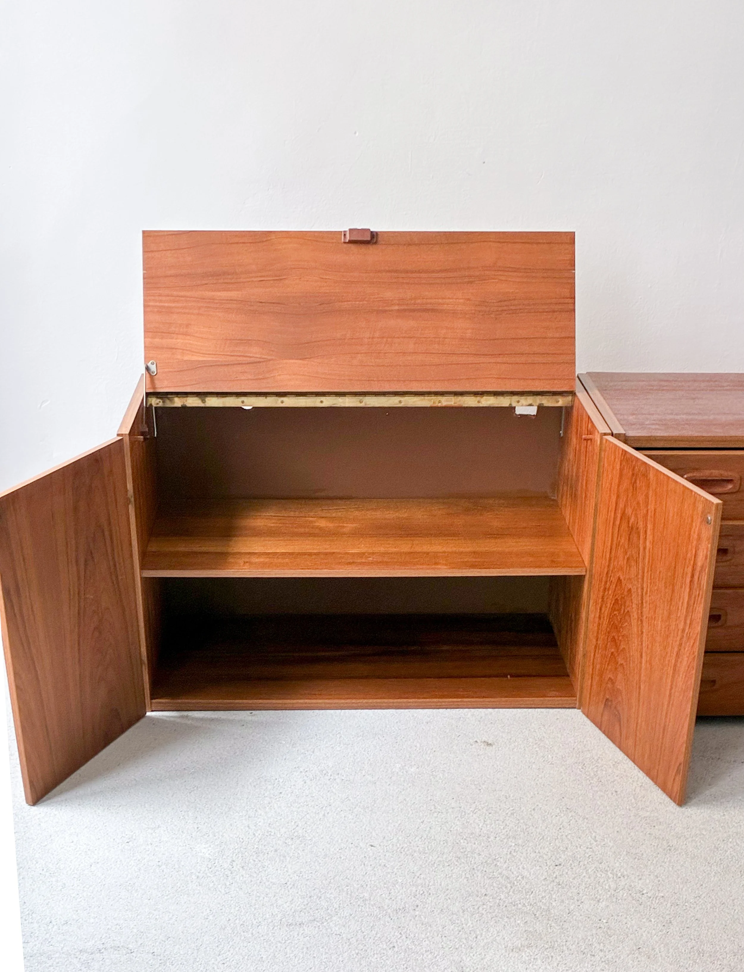 WhatsApp Image 2026-03-24 at 15.41.00 (2).jpg