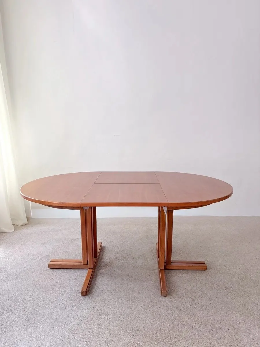 round-vintage-dining-table-6.jpg