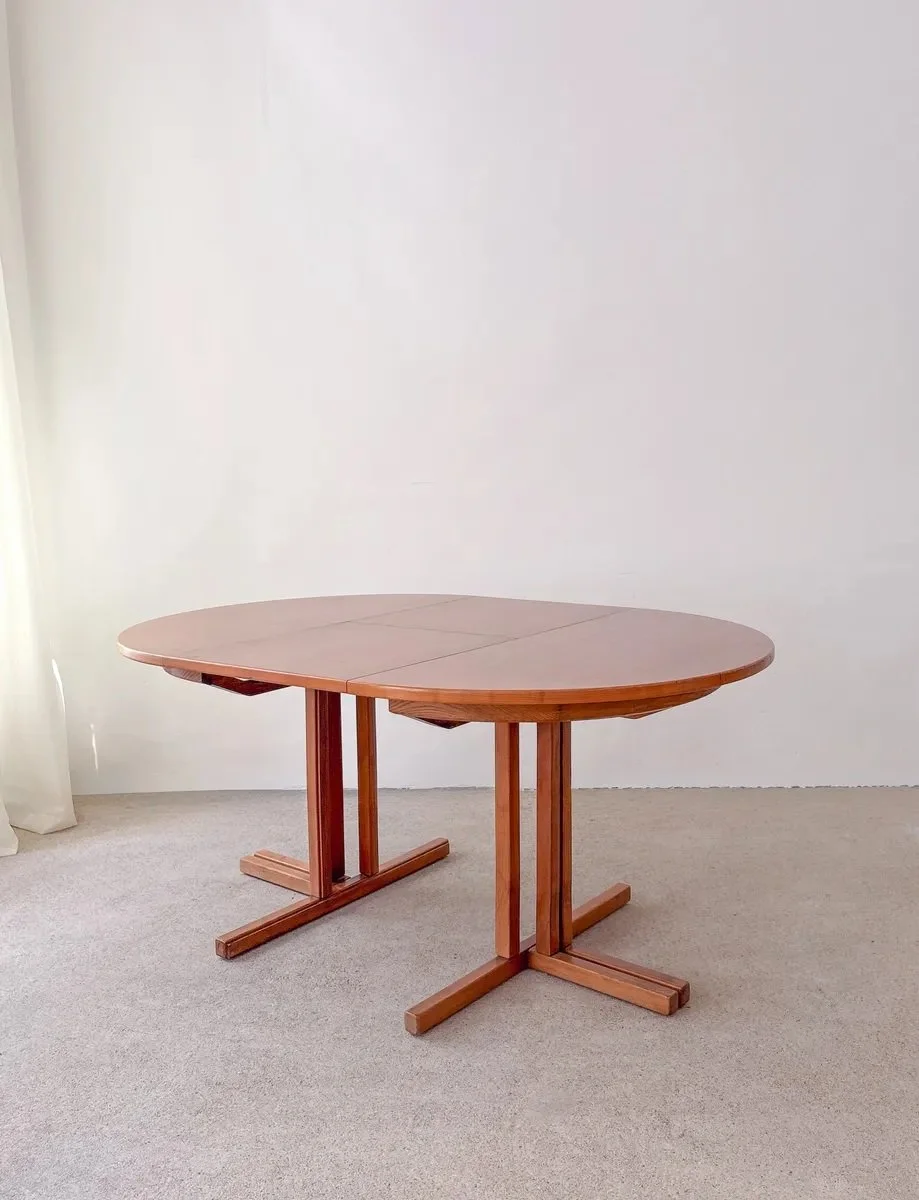 round-vintage-dining-table-7.jpg