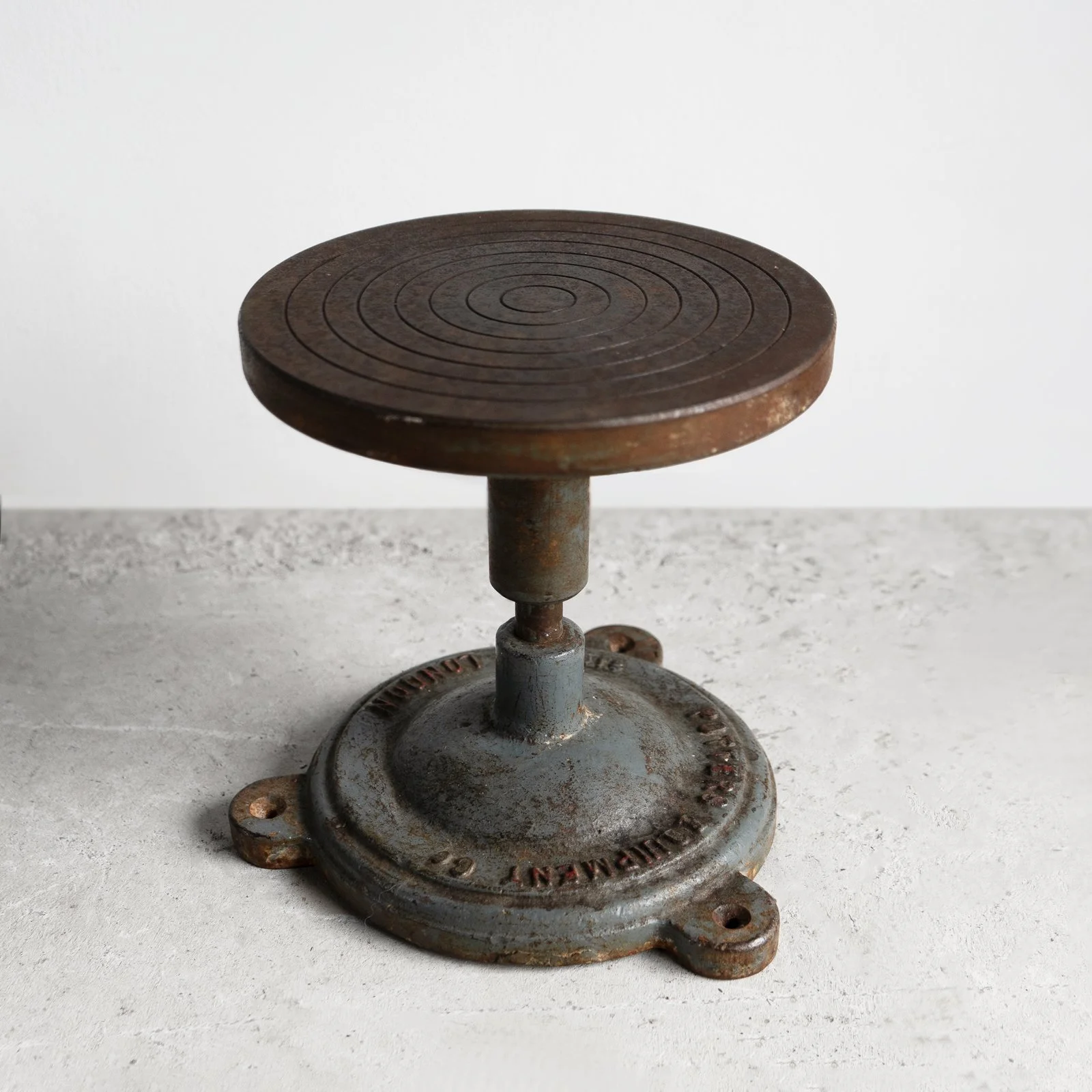 Antique Cast Iron Pottery Banding Wheel by Potters Equipment Co. London, Early 20th Century