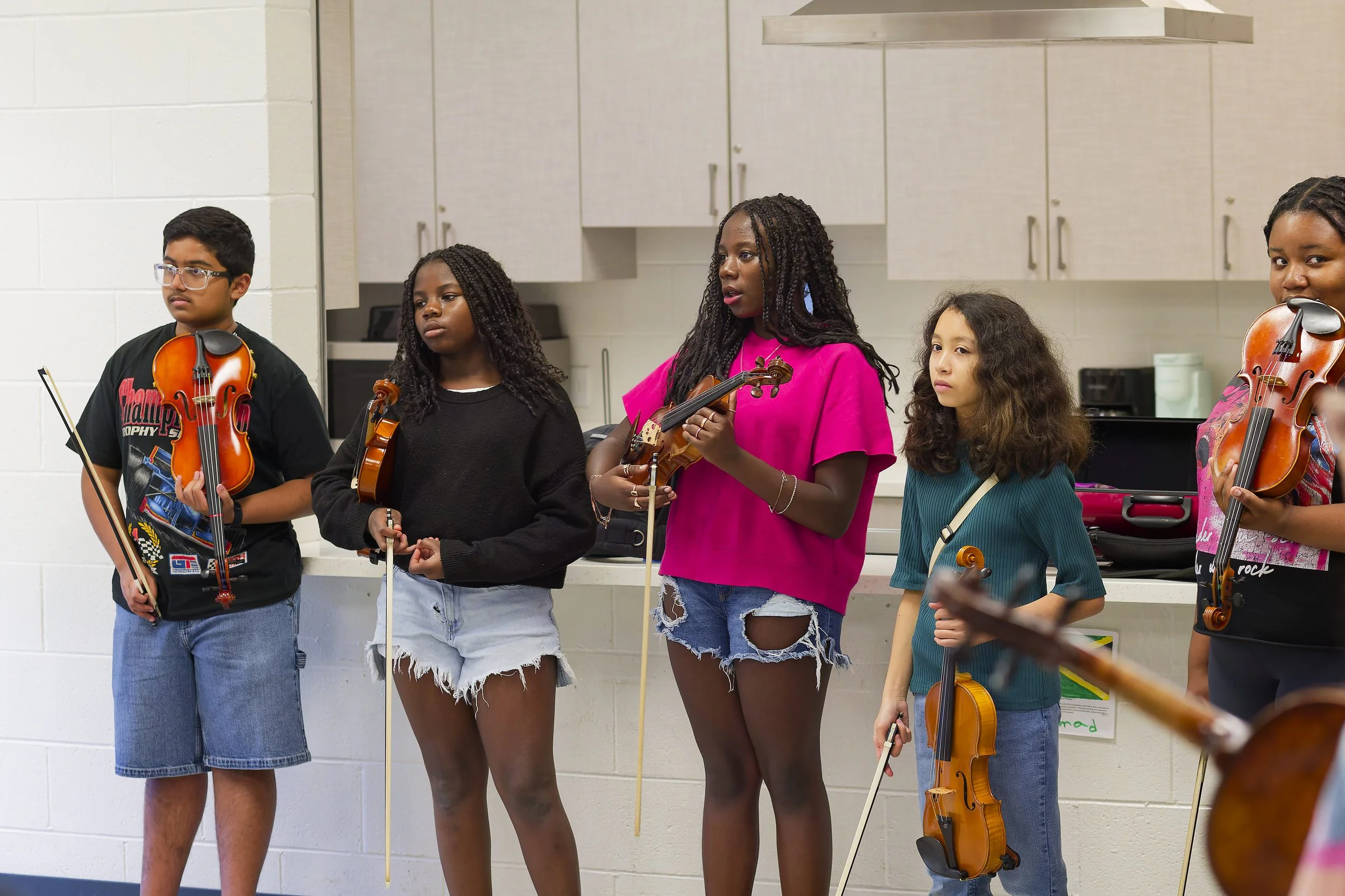 2025-Strings Class Yilian Ca├▒izares-Peach Road001.jpg