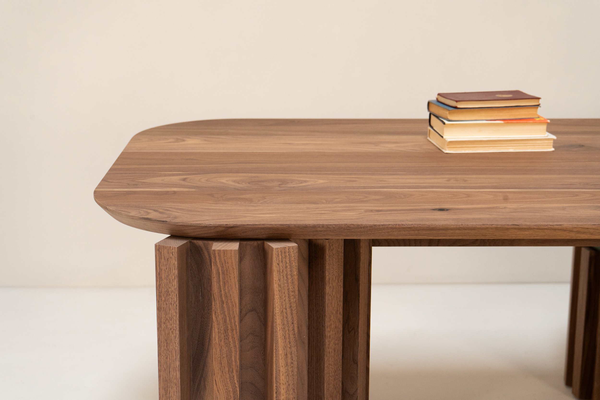 Standard dining table end profile.