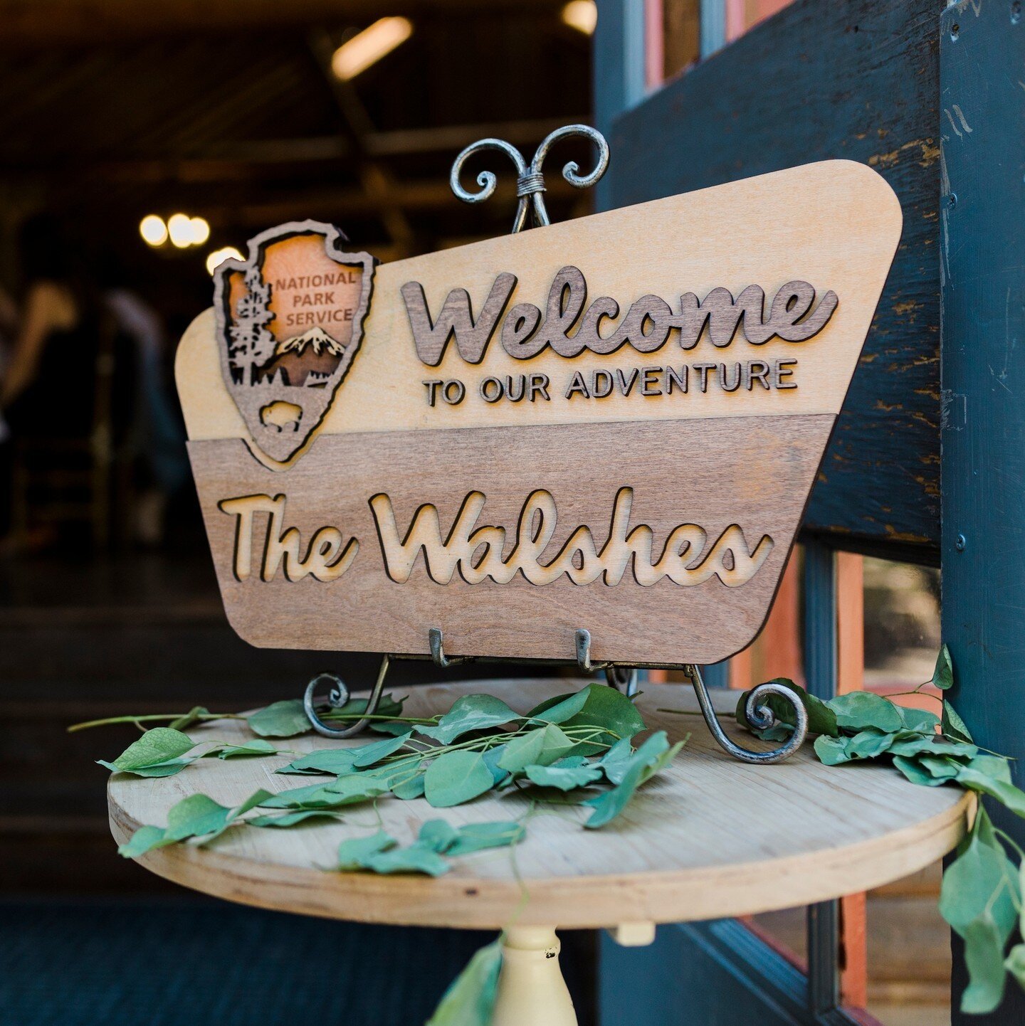 With Rocky Mountain National Park as our backyard and playground, we are still obsessed with this NPS-themed decor! The most perfect entrance sign to welcome your guests into your gorgeous reception hall.⁠
⁠
Photographer | @andersonart.co⁠
NPS Welcom