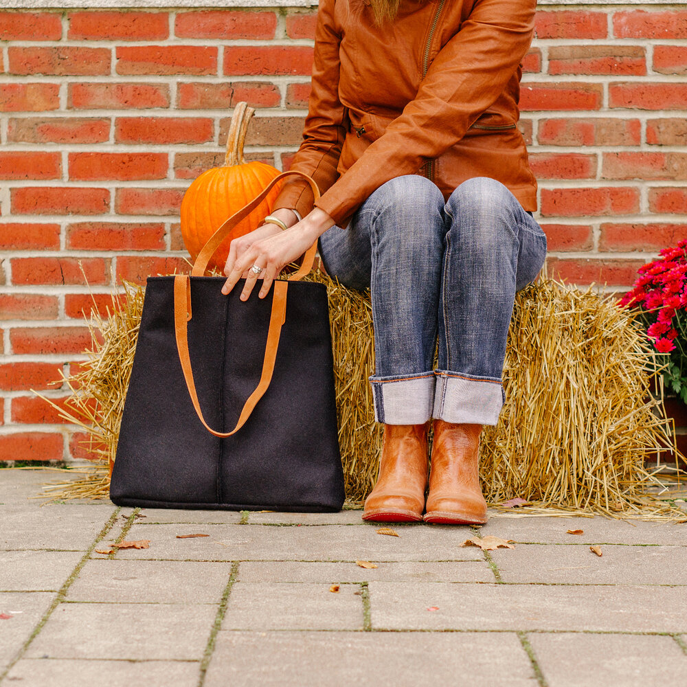 Navy Tote 01 PSD IG.jpg