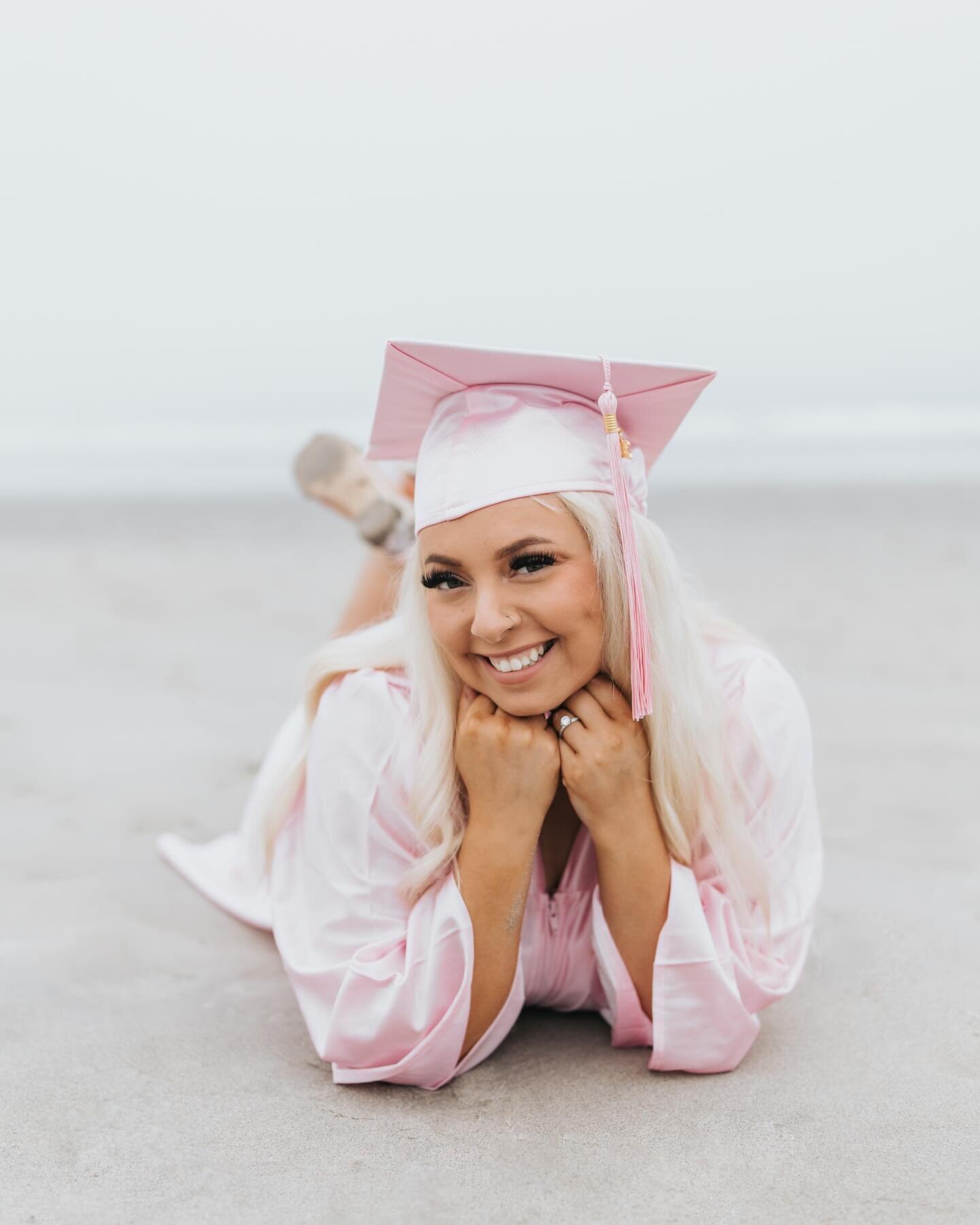 let&rsquo;s talk about how to personalize your grad session! 🎓🥳💖⬇️

grad photos are all about YOU, so it can be fun to find ways to let your personality shine in your photos. whether that&rsquo;s bringing a prop that represents a favorite hobby, t