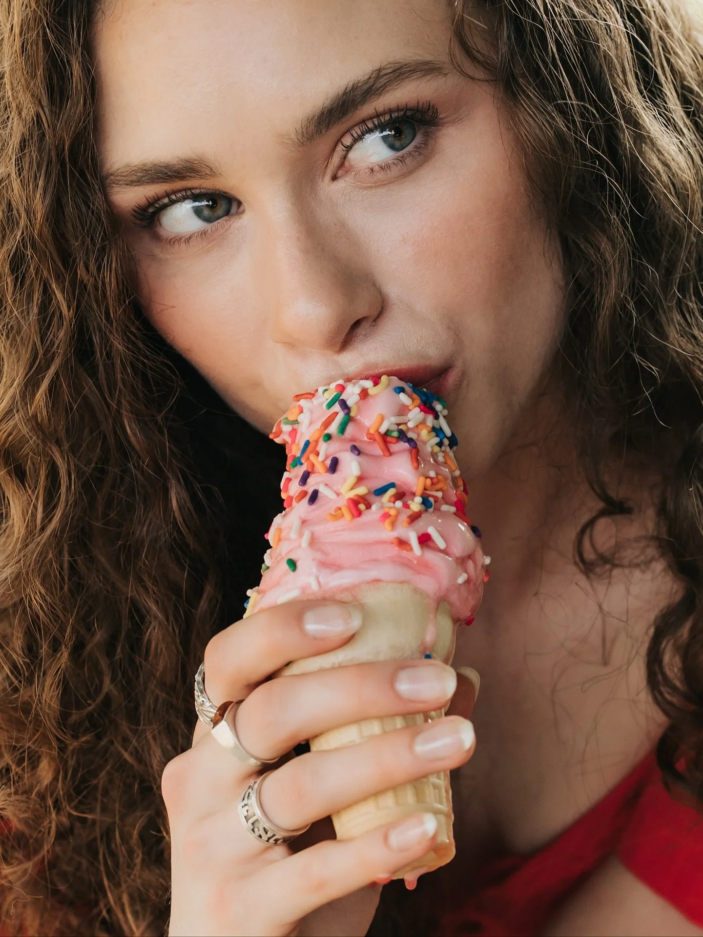 does anyone mind if i post one more summer set of photos?? (hey, i think this might be the last week of summer weather in nashville soooo)

was a blast combining my love for my ice cream with my love of fashion photography for this set. 

been dreami
