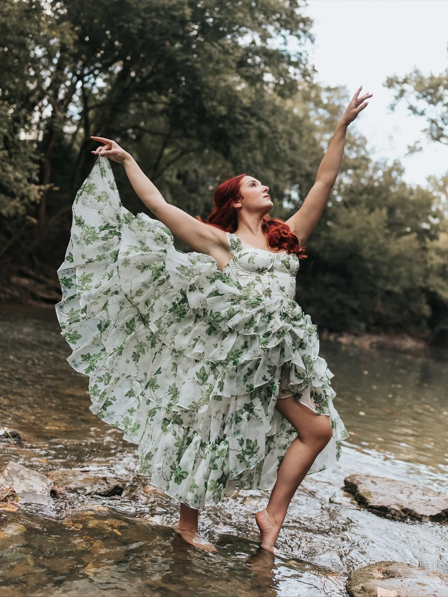 dee&rsquo;s photoshoot is giving all the woodland fairy princess vibes and i could not be more obsessed 🧚🏻

if you know me, you know there&rsquo;s nothing i love more than getting to photograph someone in a gorgeous flowy dress 😍 and oh BOY was de