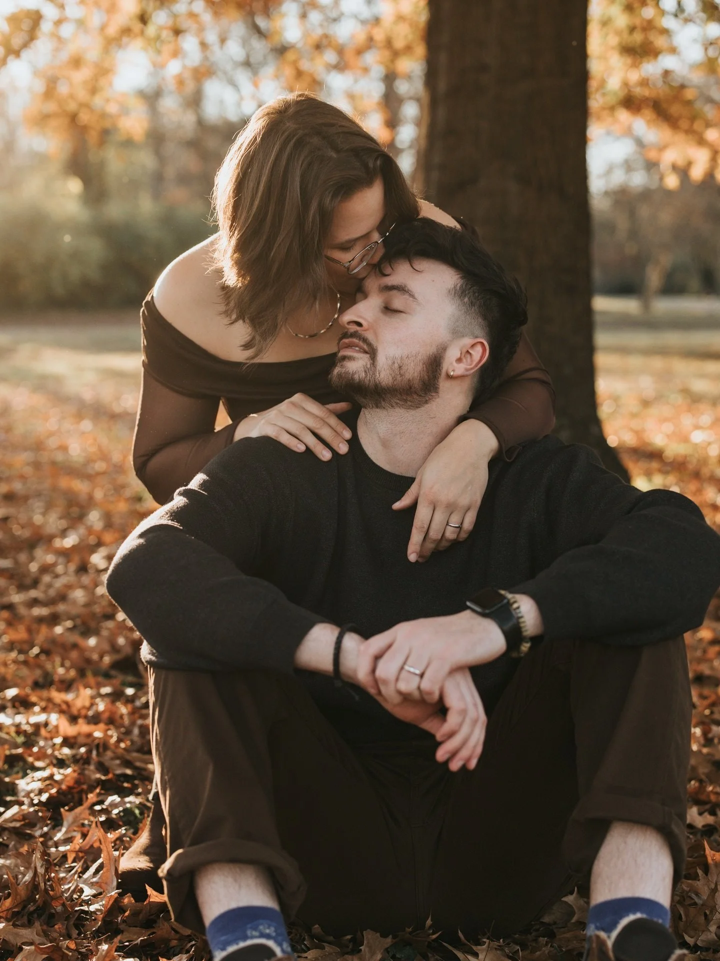 listen i know it was below freezing when i woke up this morning but mentally i am still rolling around in the leaves with barb and danny 🍁 shot on a mix of digital and 35mm film!!

these two were just the best. i spent the whole photoshoot laughing 