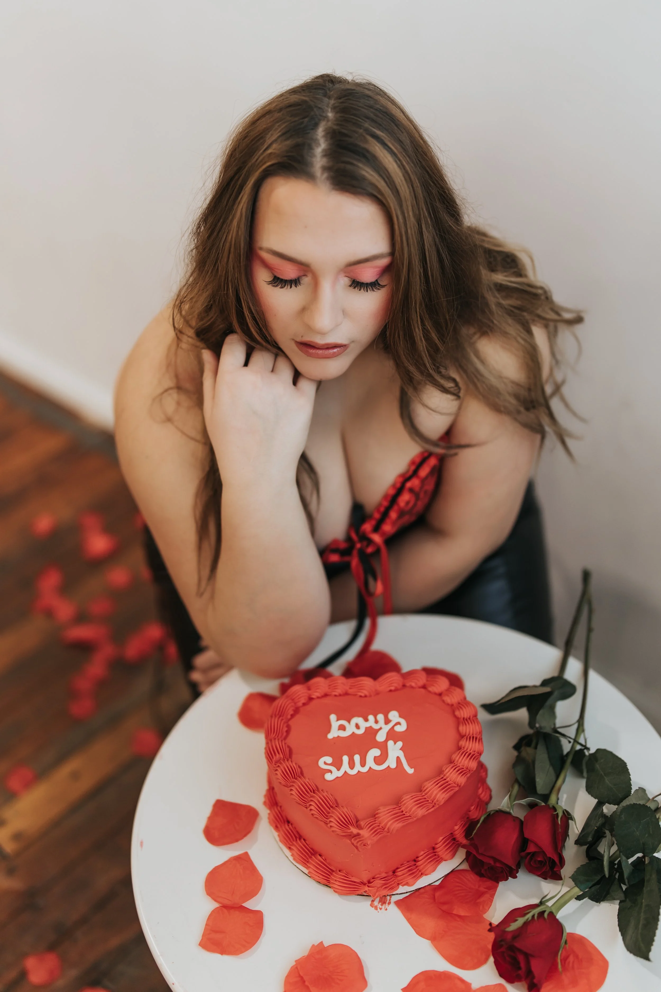 4 Creative Valentine’s Day Photoshoot Ideas for Women