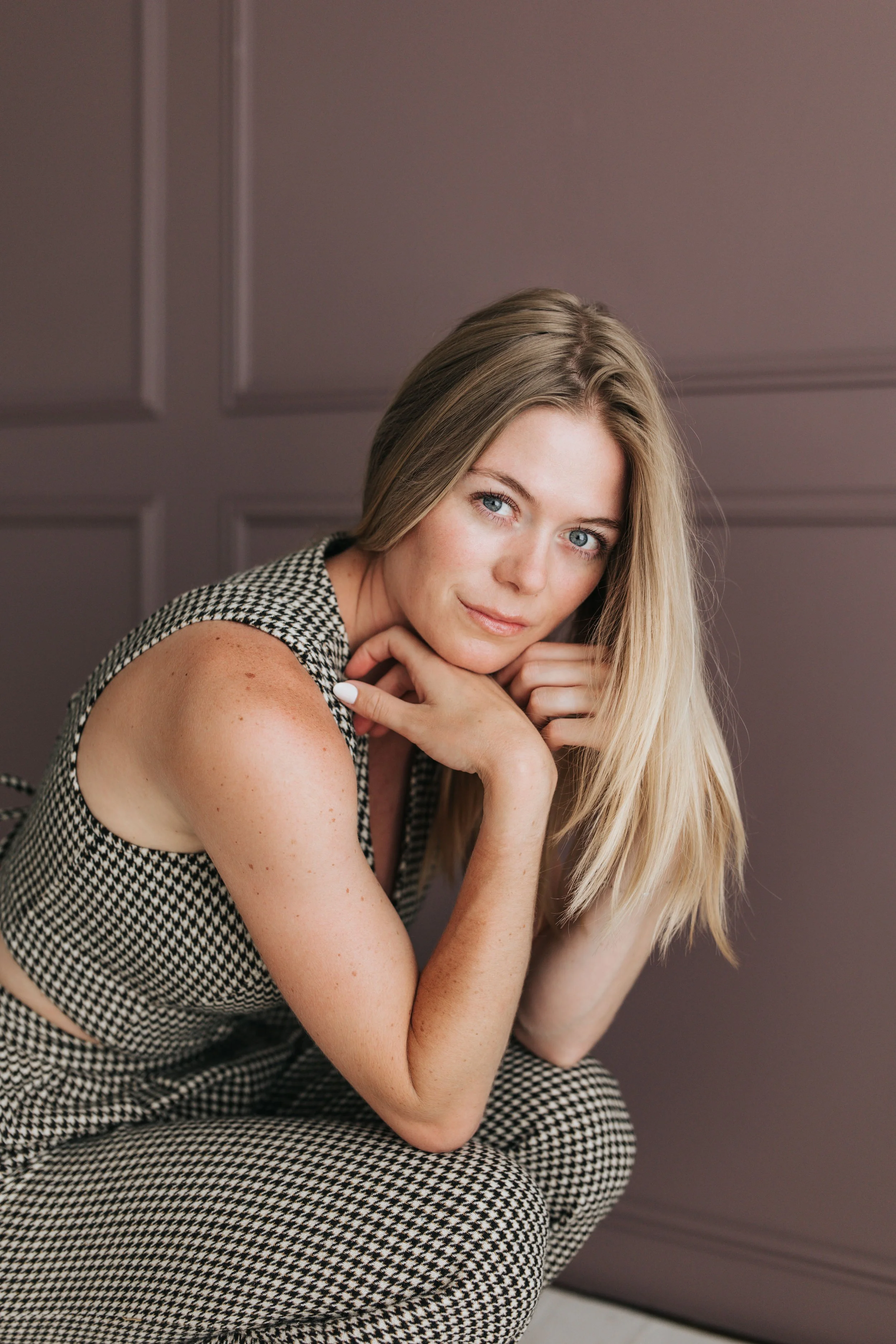  Blonde model poses leaning into her hands during her test shoot. 