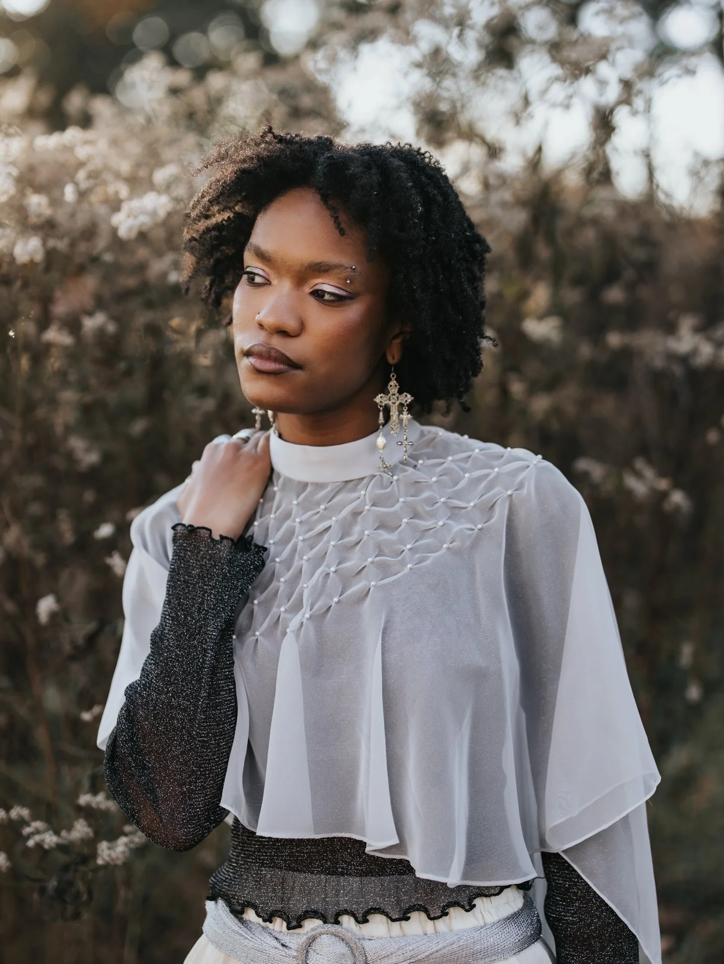 photos of charis i can&rsquo;t believe i never posted!!! making art in a field of flowers with fellow creatives&hellip; doesn&rsquo;t get much better than that 🥀🤍

makeup by @makeupbyameliafusco featuring one of my favorite eyeshadow looks ever, &a
