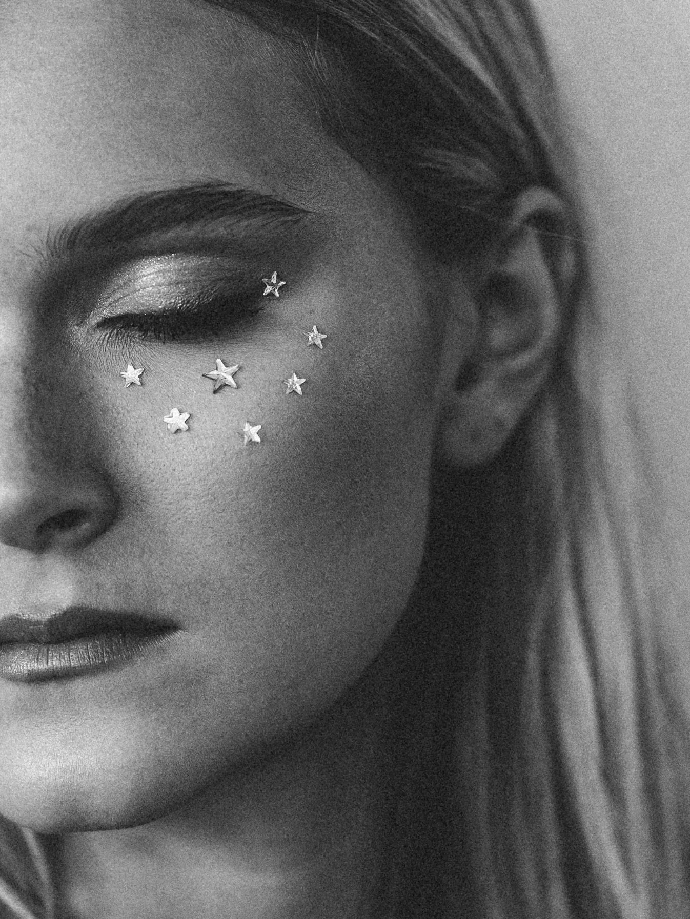 eleanor is a star girl ⭐️ 

this one&rsquo;s for all my former gifted children turned anxious perfectionists #iykyk

five stars to this amazing team 😉
photographer @kaylasimonphotos
makeup @maceehughes 
model @ejbinc @amaxagency

#editorialphotograp