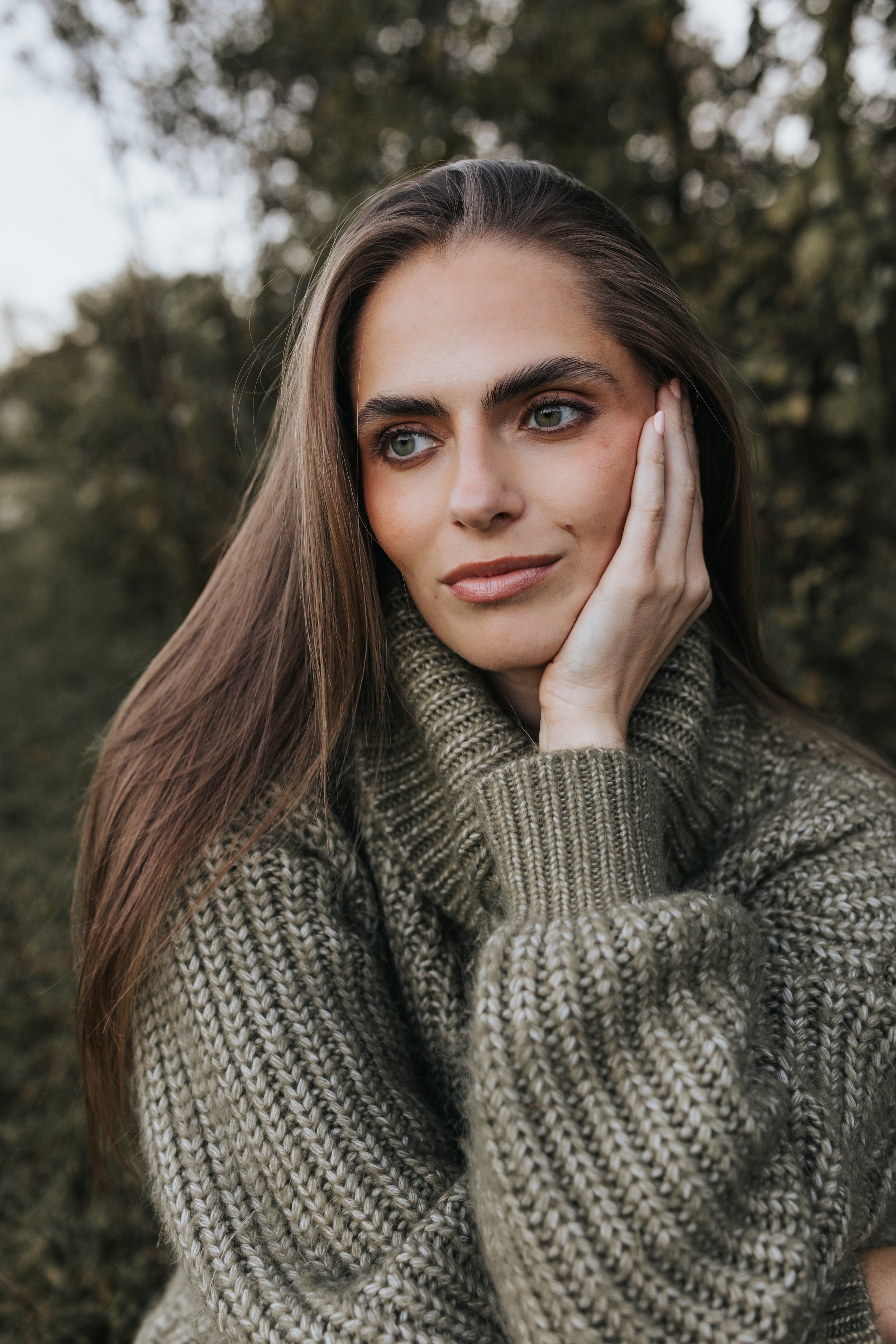  Model Skylar smiles while wearing a green sweater during her Nashville fashion photoshoot. 