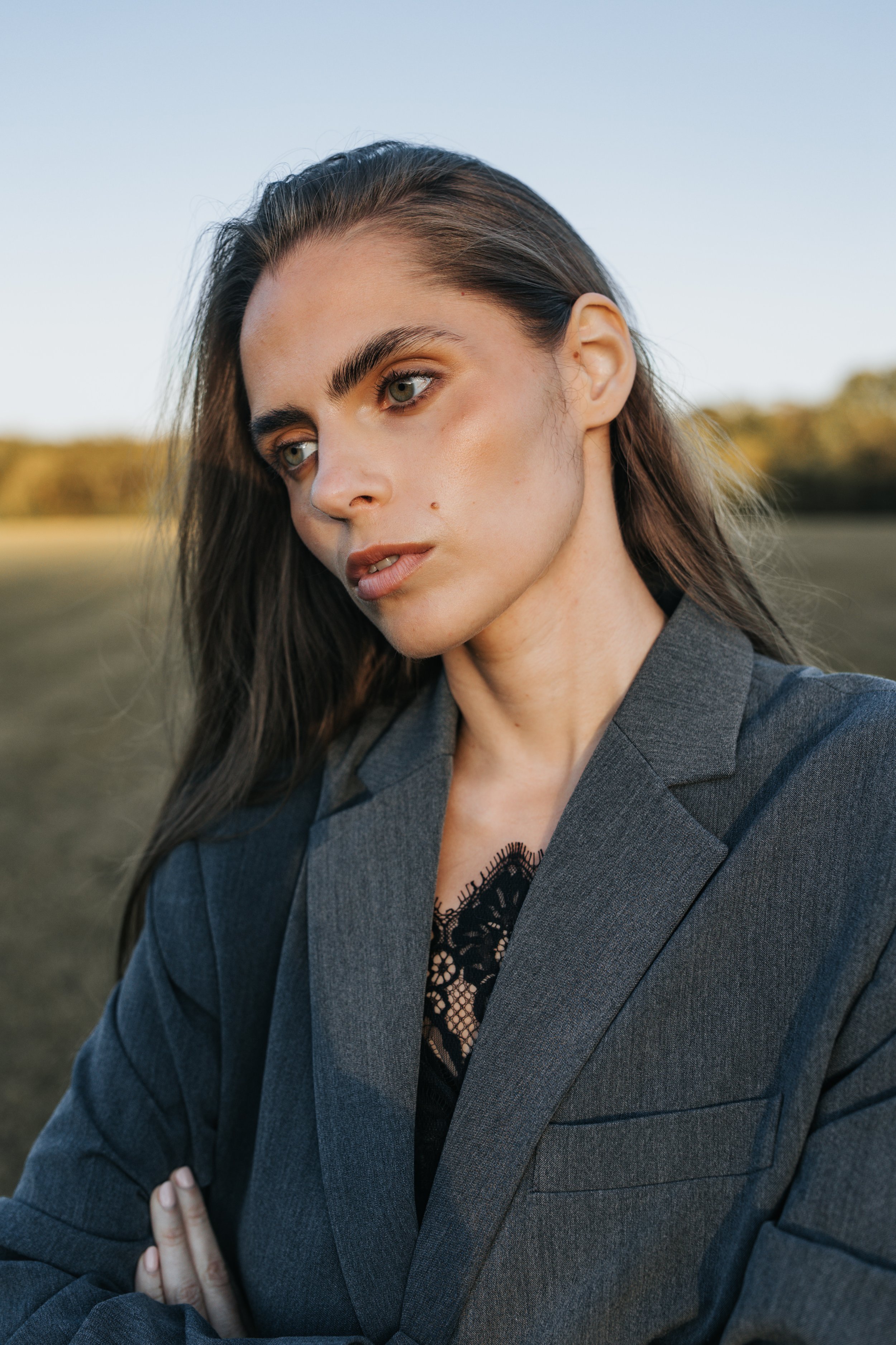  Model Skylar shows off her makeup look during her fashion photoshoot in Nashville. 