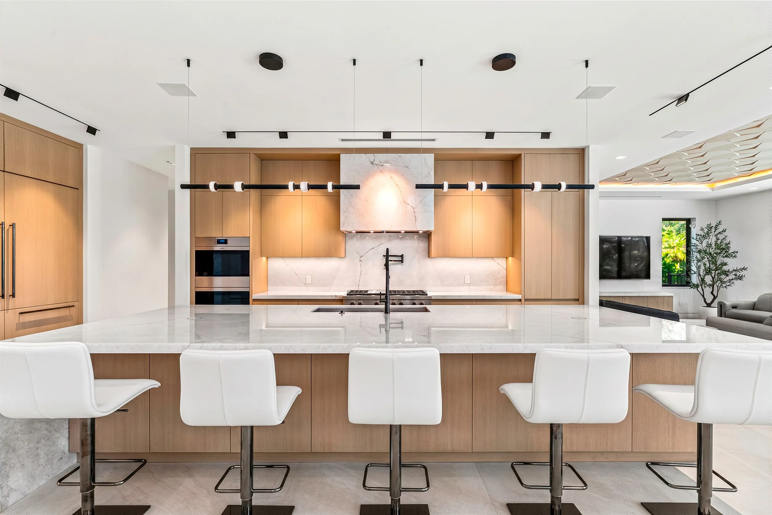 KITCHEN_STRAIGHT.jpg