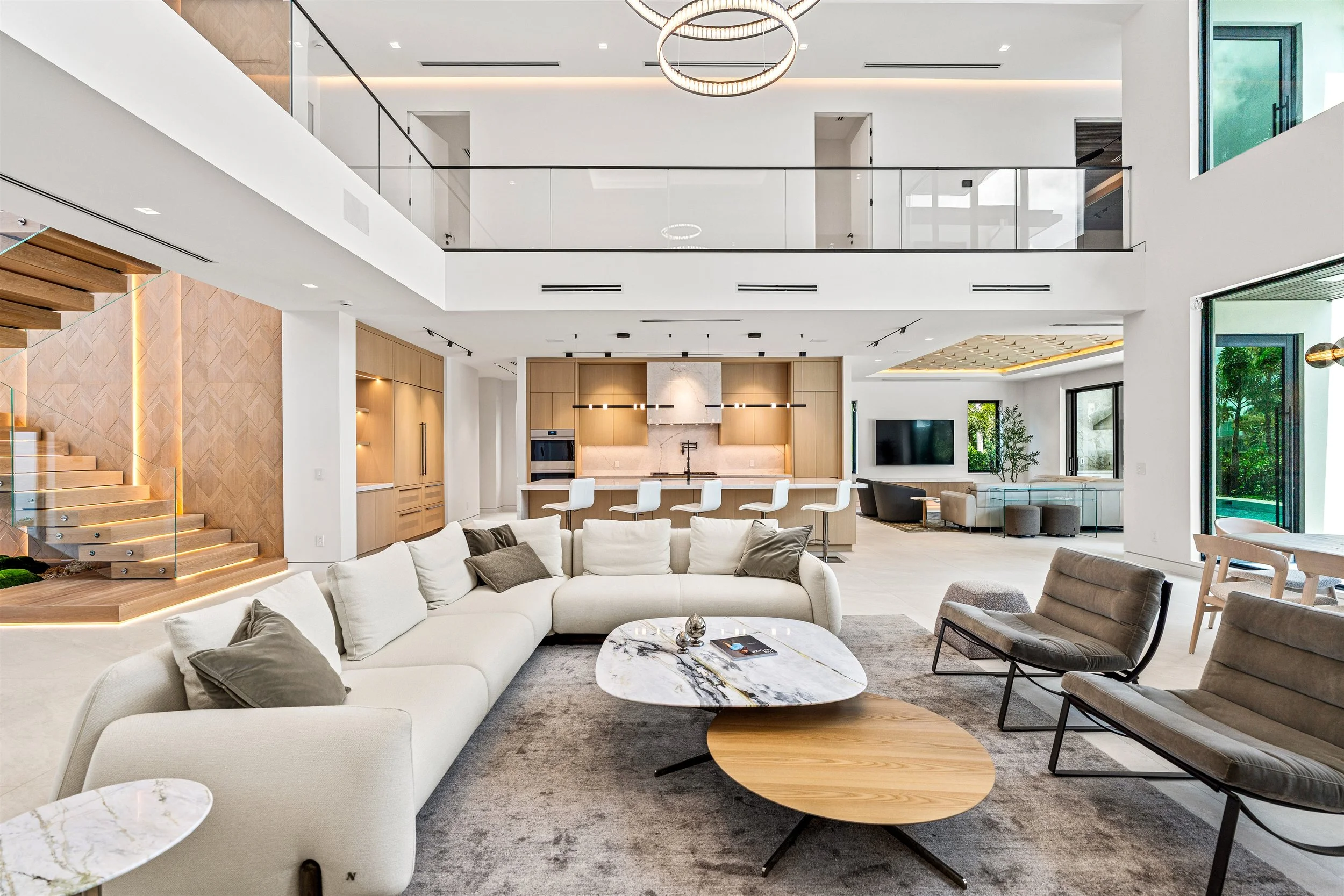 LIVING_ROOM_TO_KITCHEN.jpg