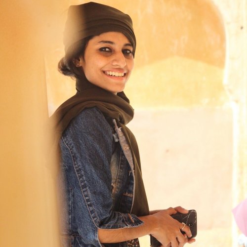 56 amigas por correspondencia, 32 países: Sana Khader aprende sobre el mundo a través de cartas