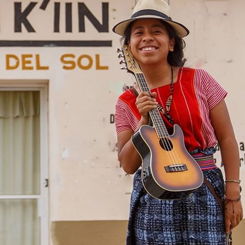ألحان المقاومة في غواتيمالا: فنانة الكاكشيكيل تُعبّر عن أحوال أقرانها من خلال الأغاني