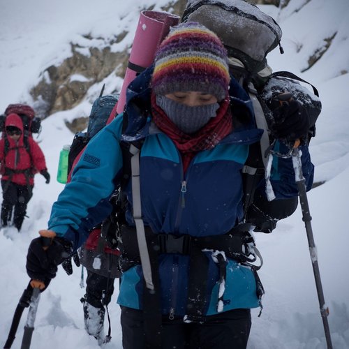 Des photos saisissantes montrent des femmes afghanes escaladant des montagnes et brisant les normes établies