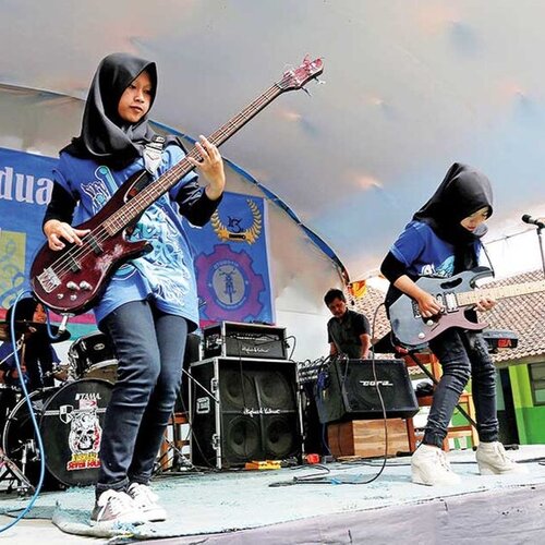 Bagi band heavy metal beranggotakan para gadis dari Indonesia ini, musik adalah ‘suara pemberontakan’