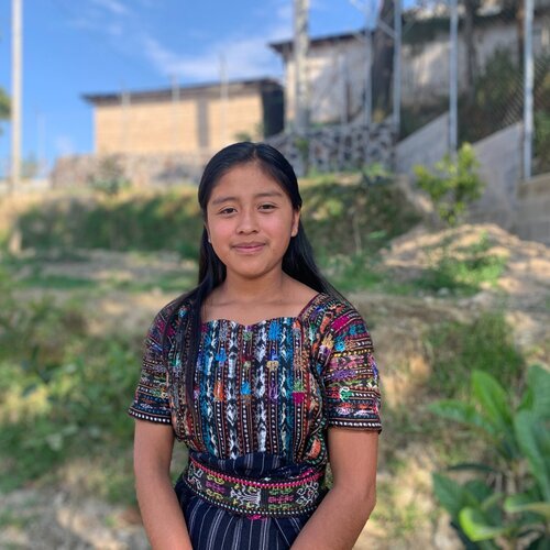 Durante el cierre de escuelas debido al COVID-19, niñas indígenas aumentan el acceso a libros en las zonas rurales de Guatemala