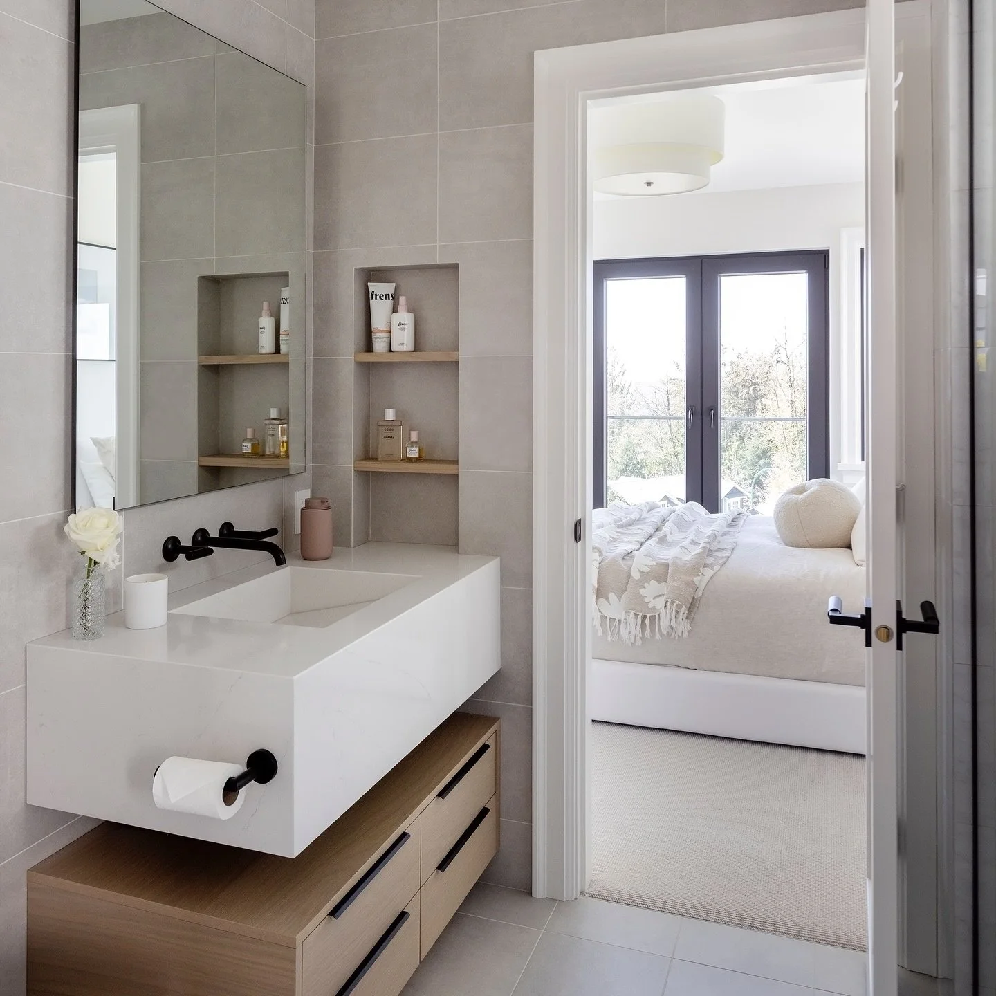 Designed for a growing teen, this custom bath balances calm and cool.
A floating vanity keeps the floor clear and the vibe minimal, while integrated storage and soft finishes keep it feeling effortlessly dialed.

Interior Design: @merakidesignhaus 
P